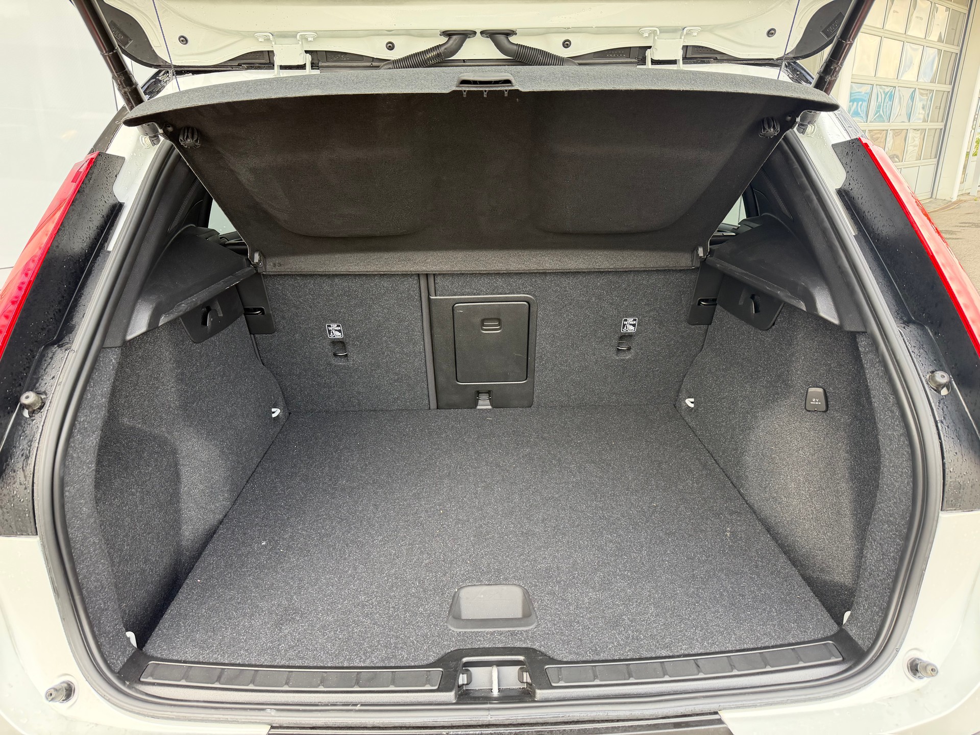 VOLVO XC40 T5 TwE R-Design DCT-image-23
