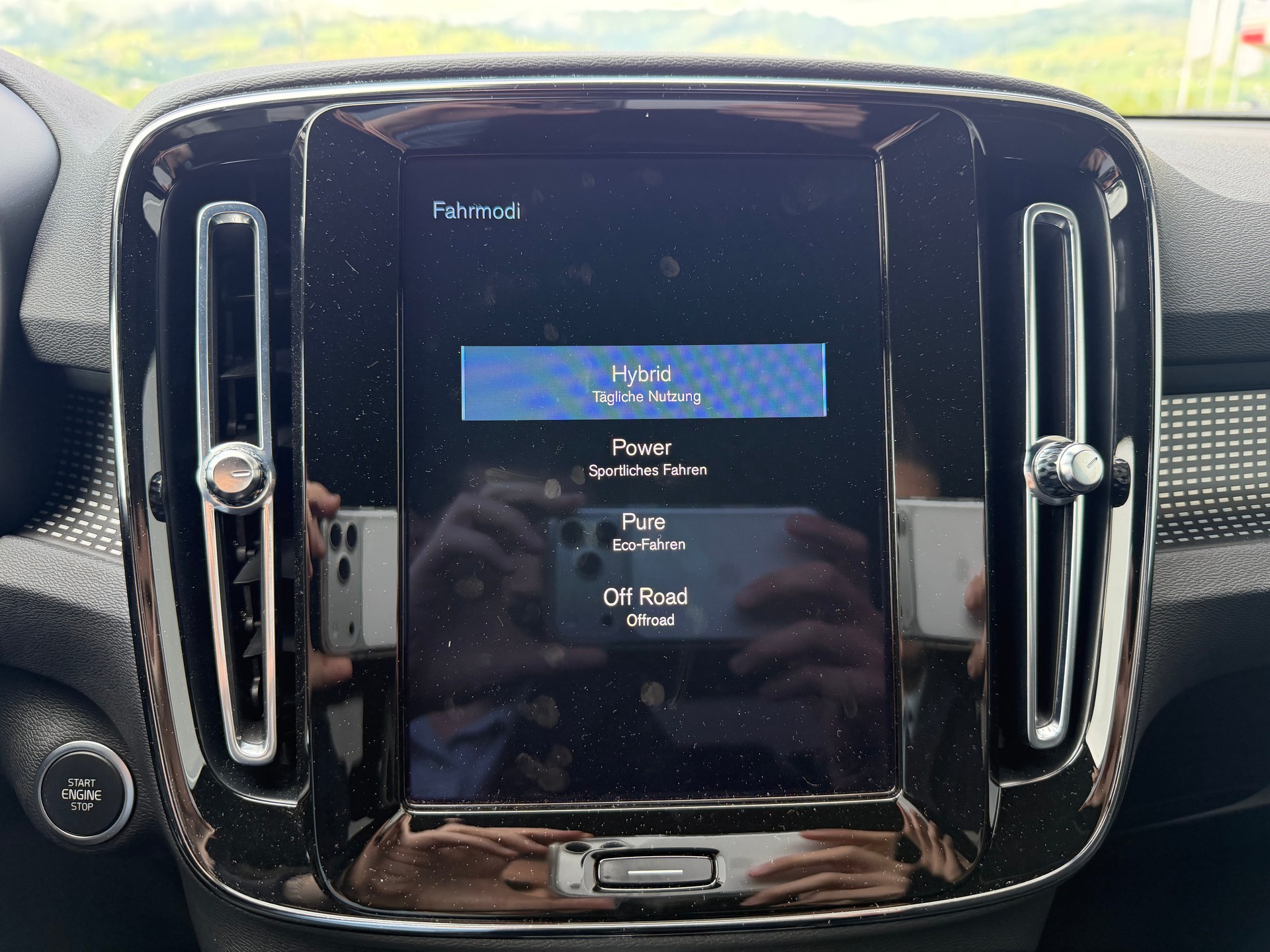 VOLVO XC40 T5 TwE R-Design DCT-image-17