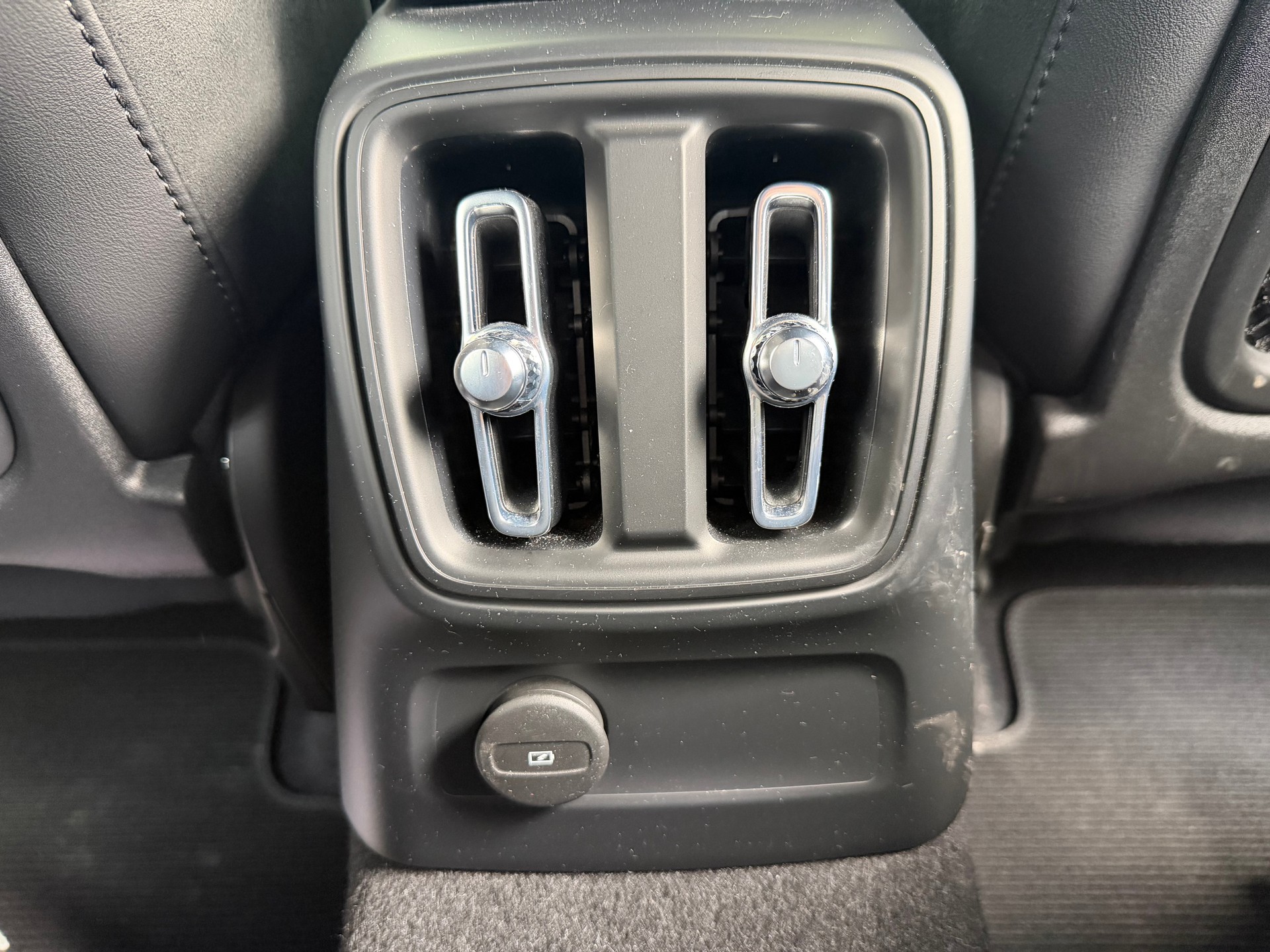 VOLVO XC40 T5 TwE R-Design DCT-image-6