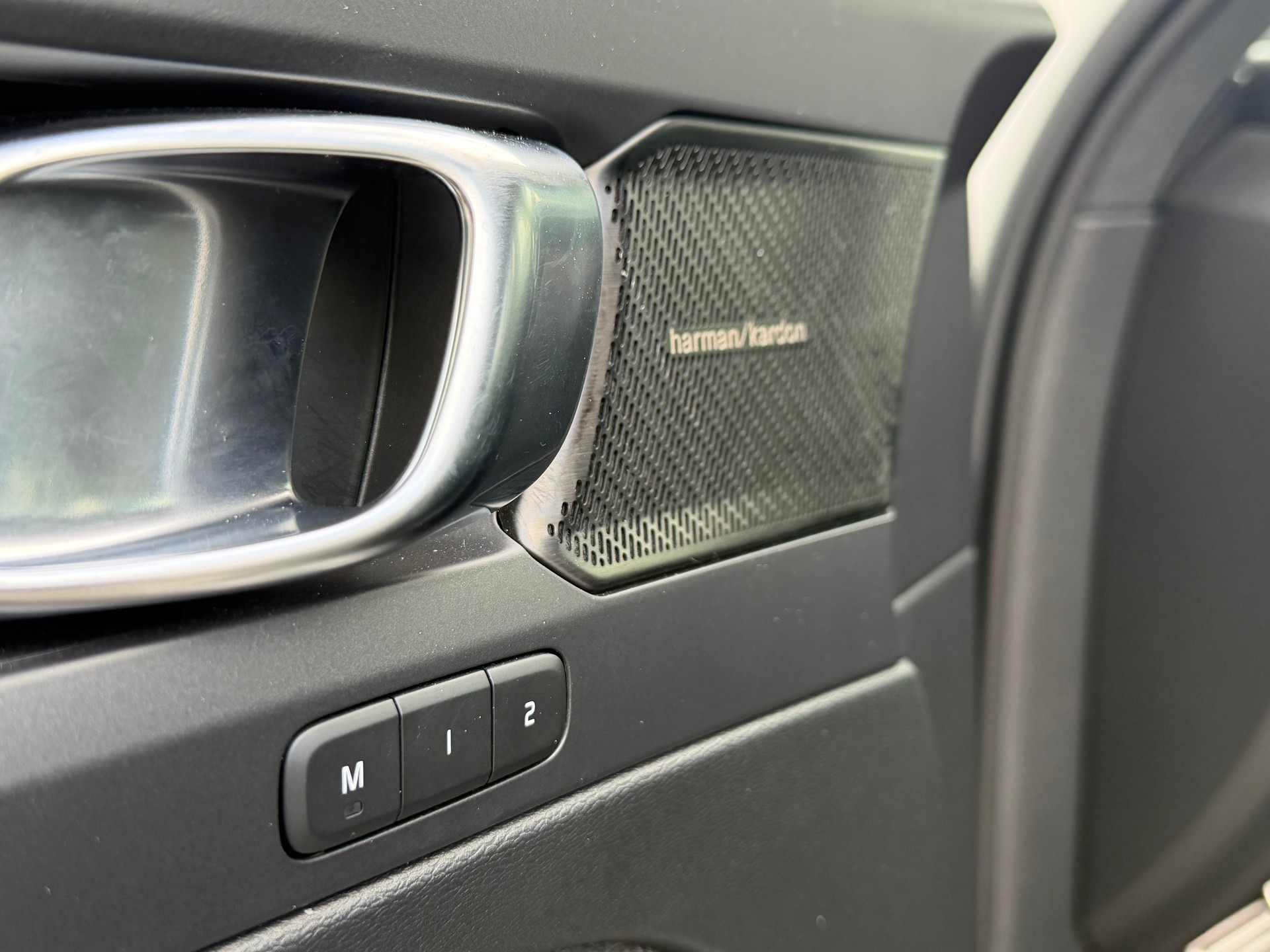 VOLVO XC40 T5 TwE R-Design DCT-image-11
