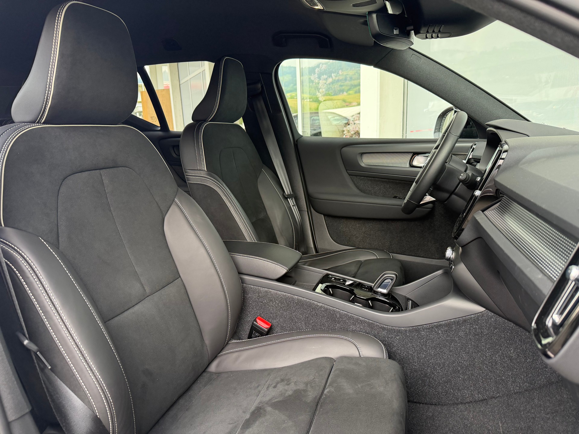 VOLVO XC40 T5 TwE R-Design DCT-showroom-element-3