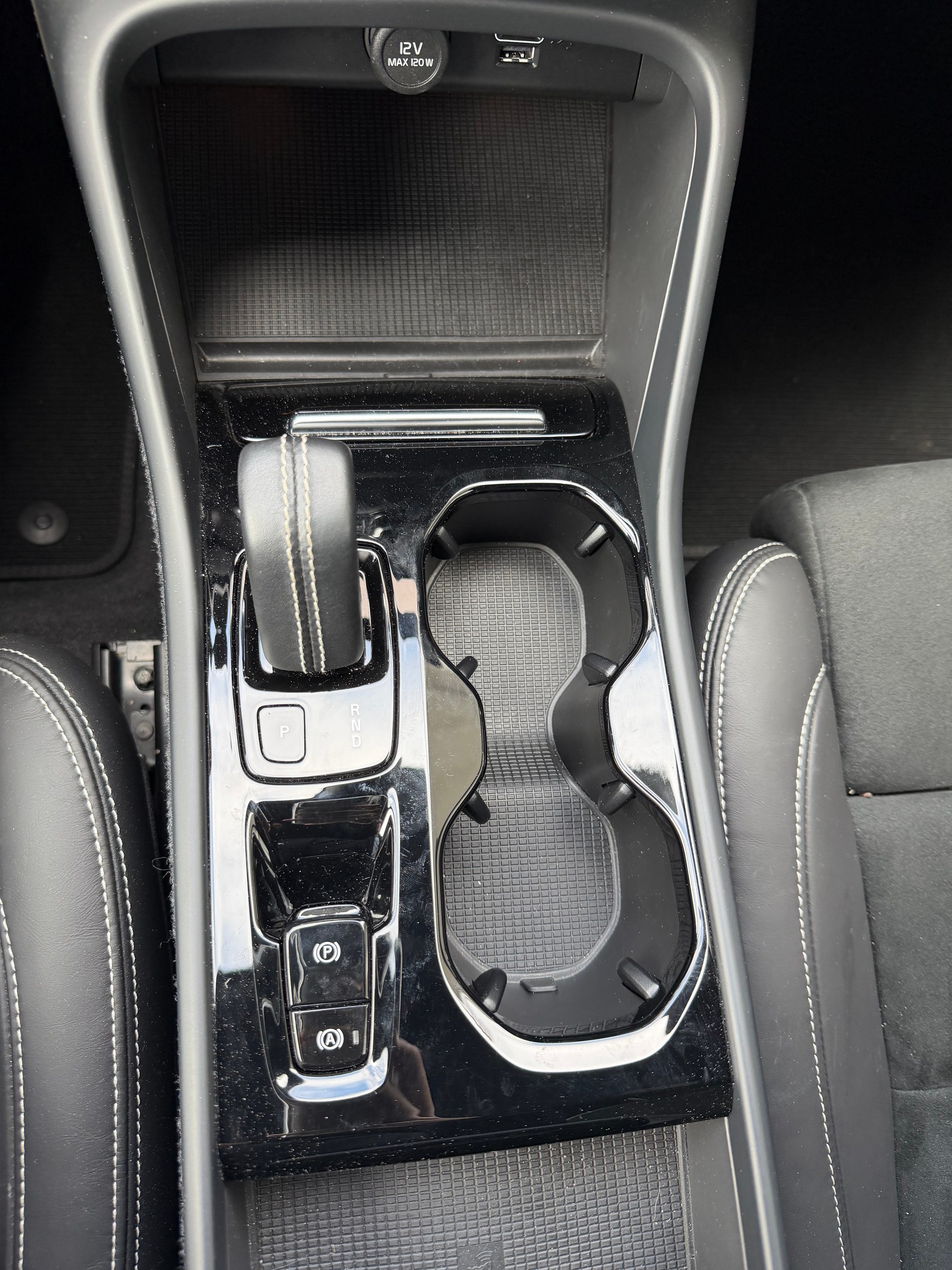 VOLVO XC40 T5 TwE R-Design DCT-image-13