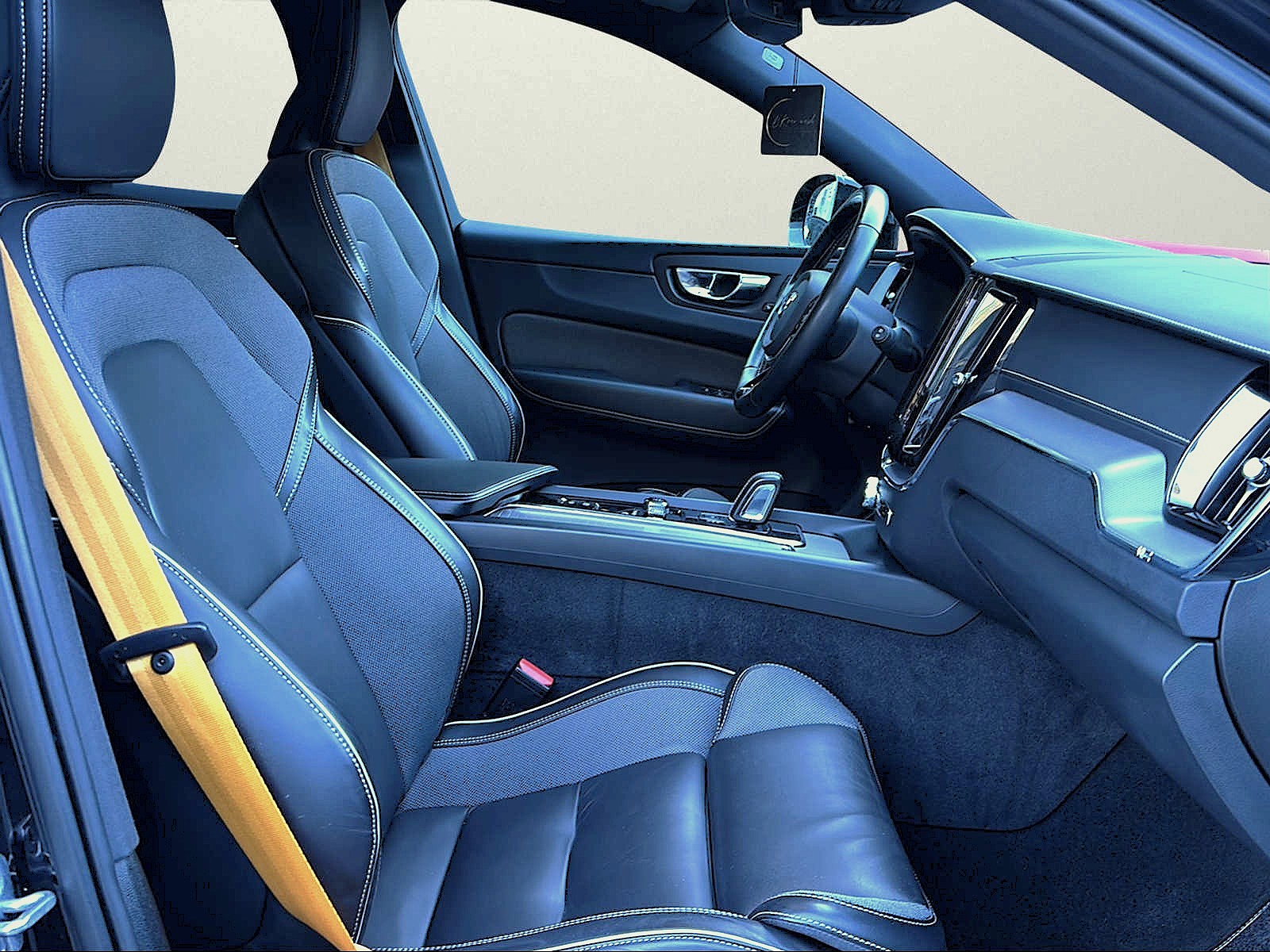VOLVO XC60 T8 eAWD Polestar Geartronic-image-11