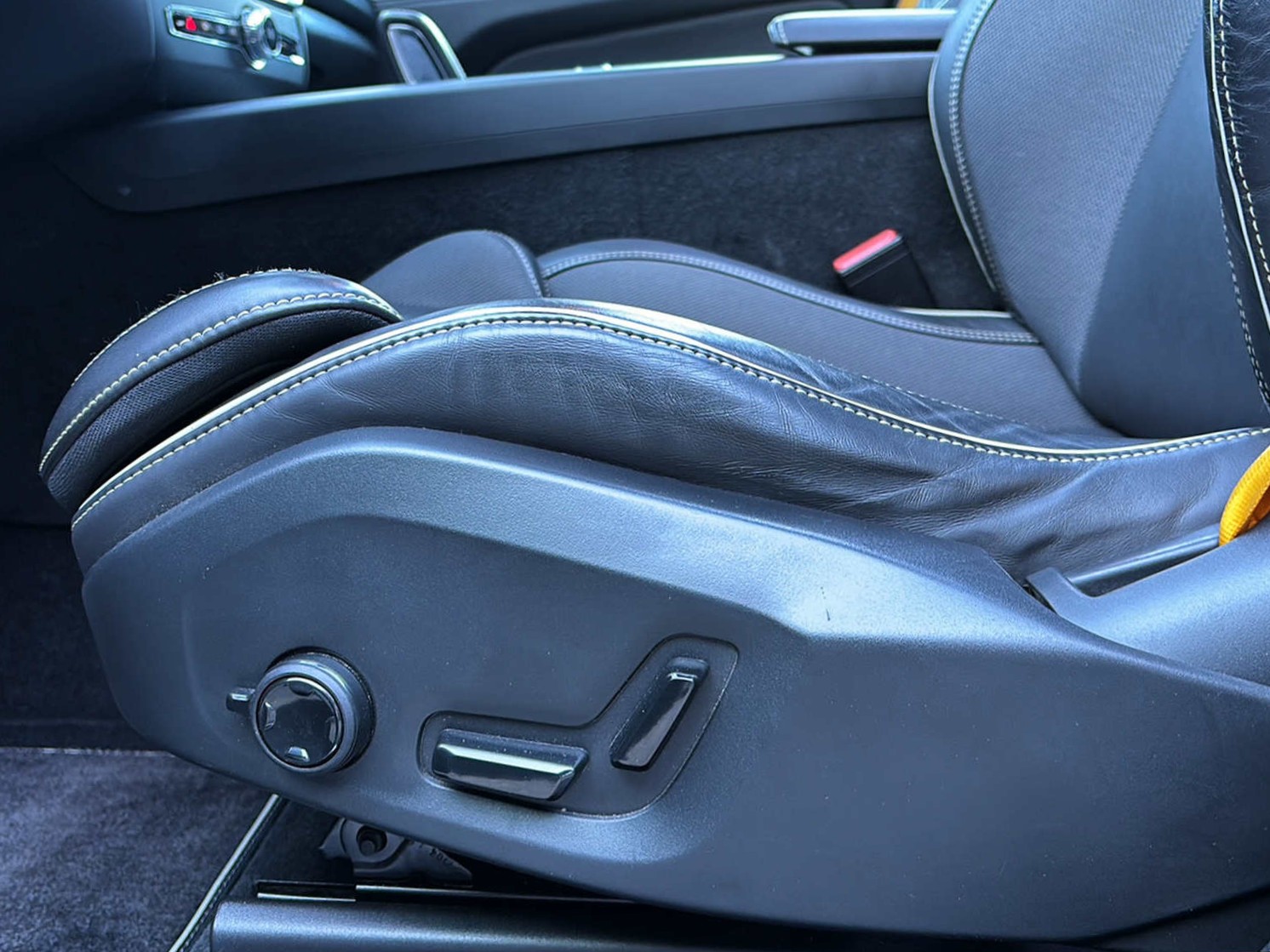 VOLVO XC60 T8 eAWD Polestar Geartronic-image-16