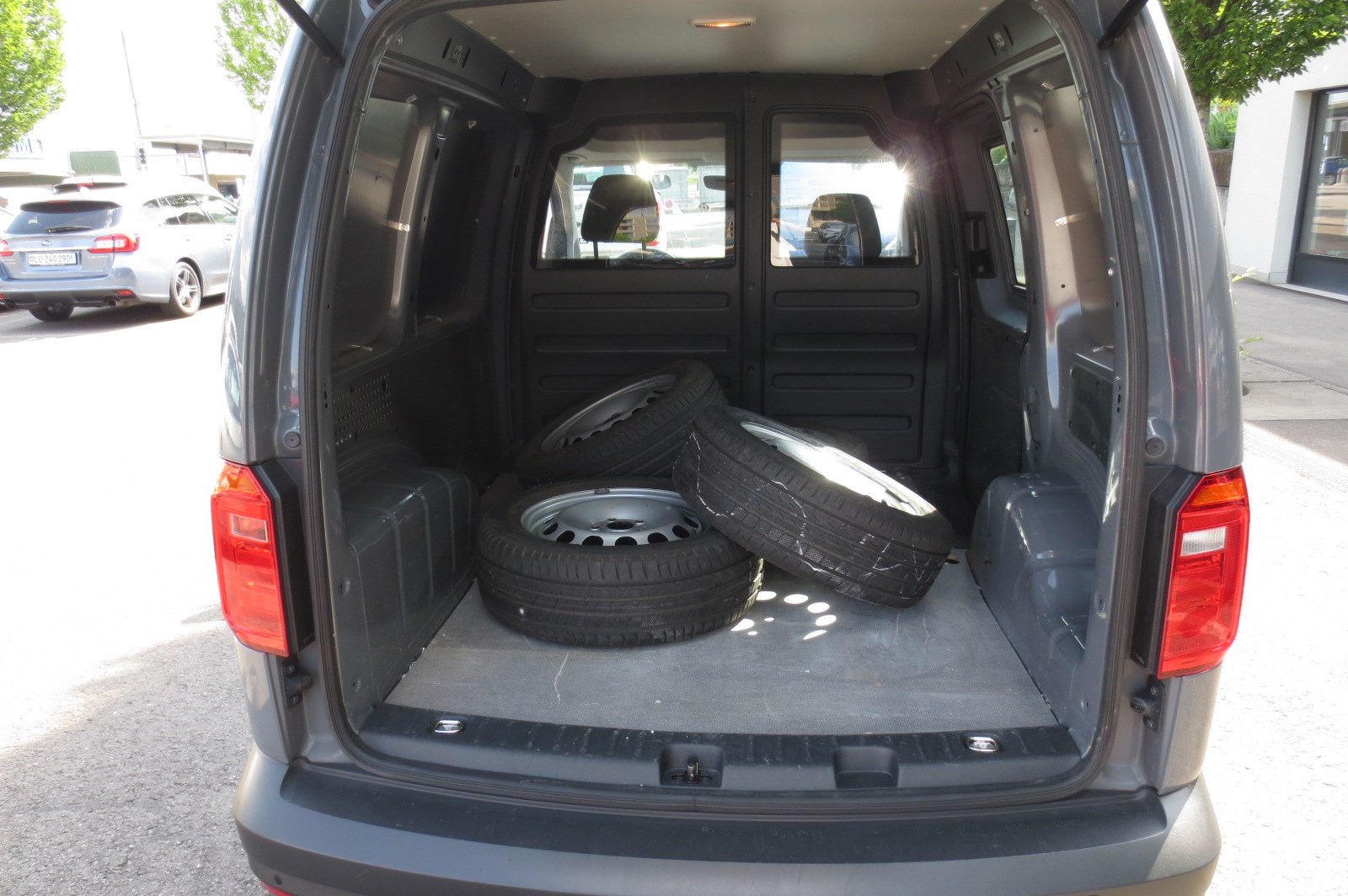 VW Caddy 2.0TDI BlueMotion Technology DSG-image-8