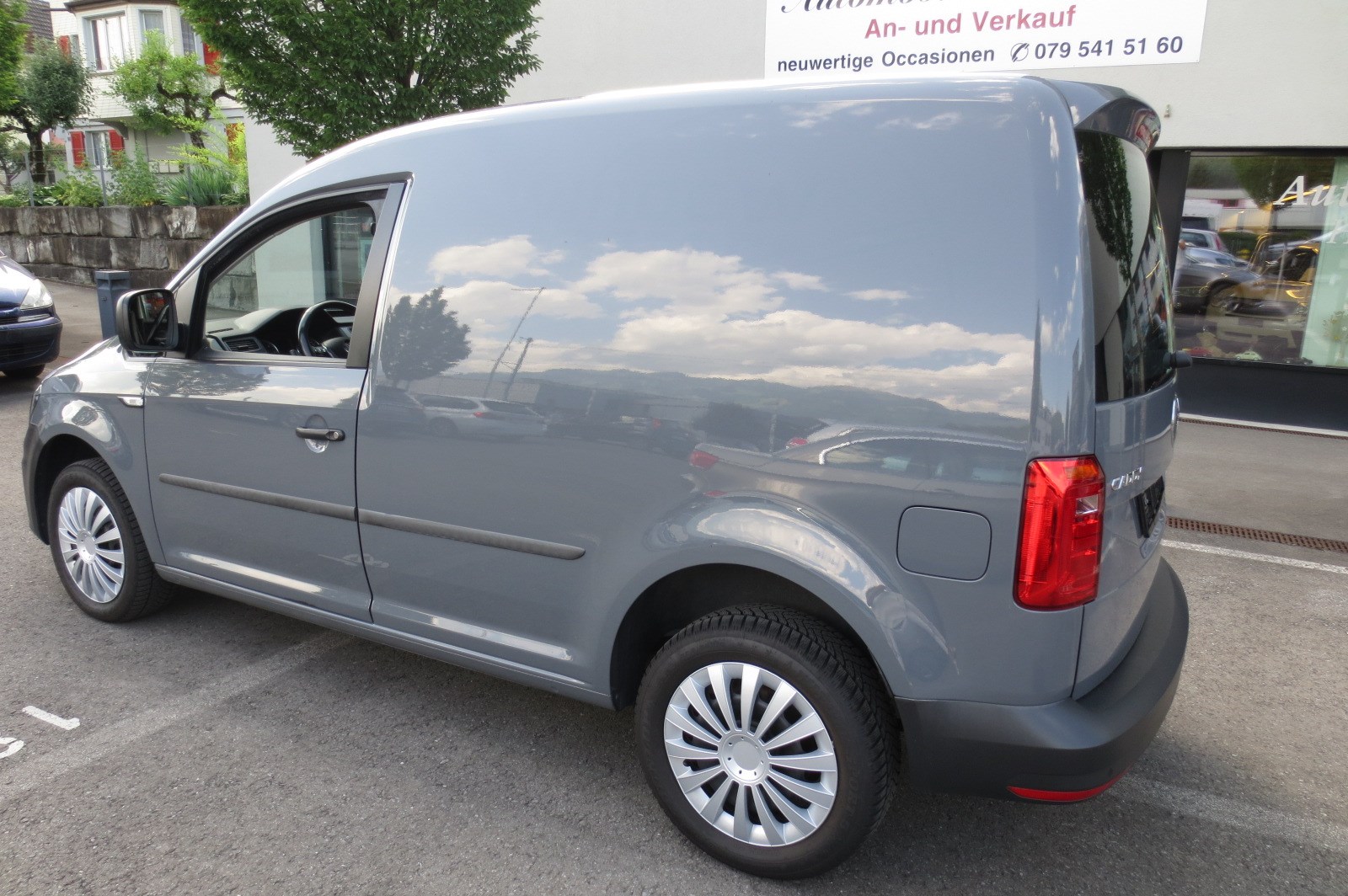 VW Caddy 2.0TDI BlueMotion Technology DSG-image-3