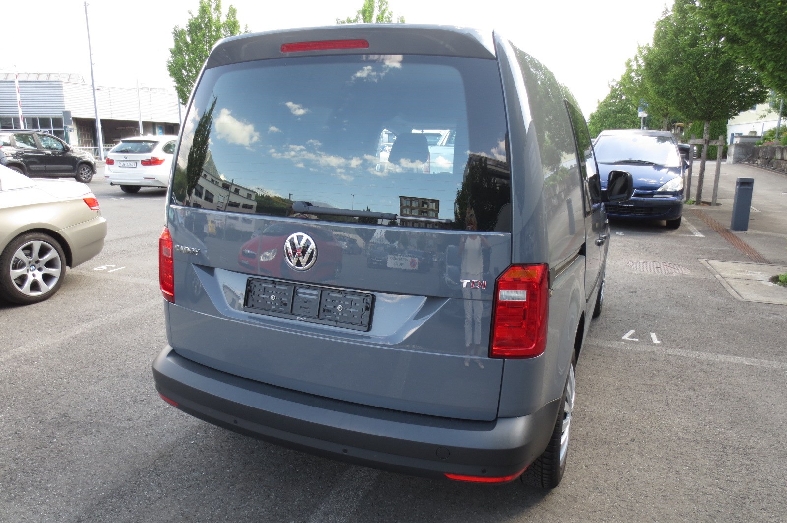 VW Caddy 2.0TDI BlueMotion Technology DSG-image-2