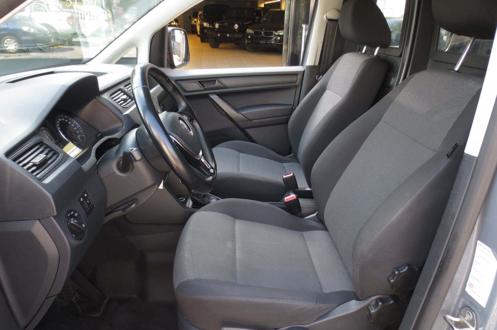VW Caddy 2.0TDI BlueMotion Technology DSG-image-4