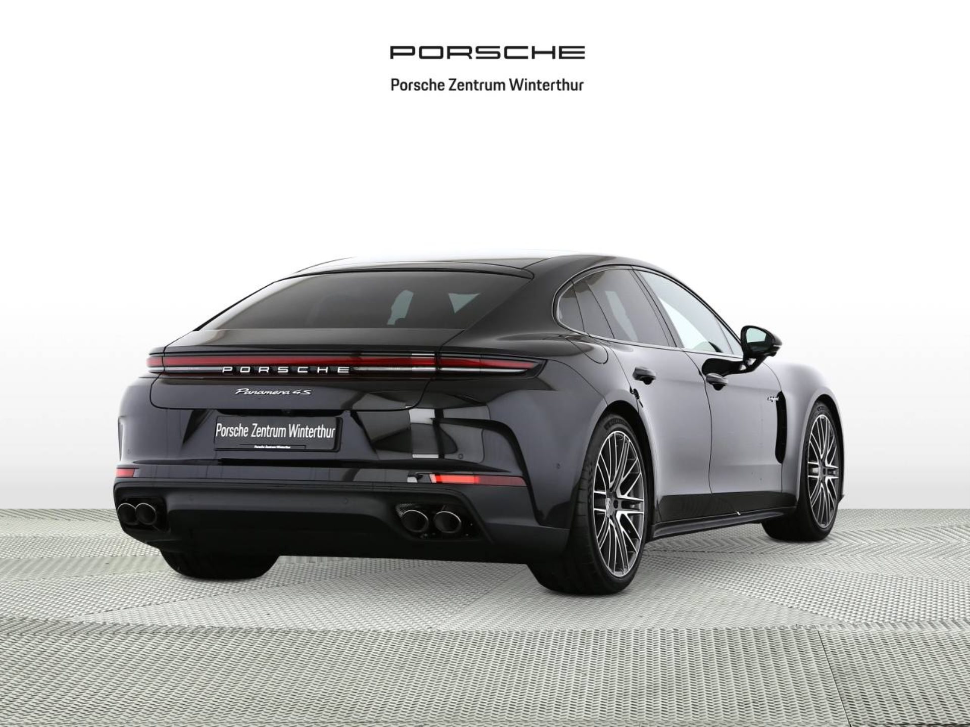 PORSCHE Panamera 4S E-Hybrid-showroom-element-2