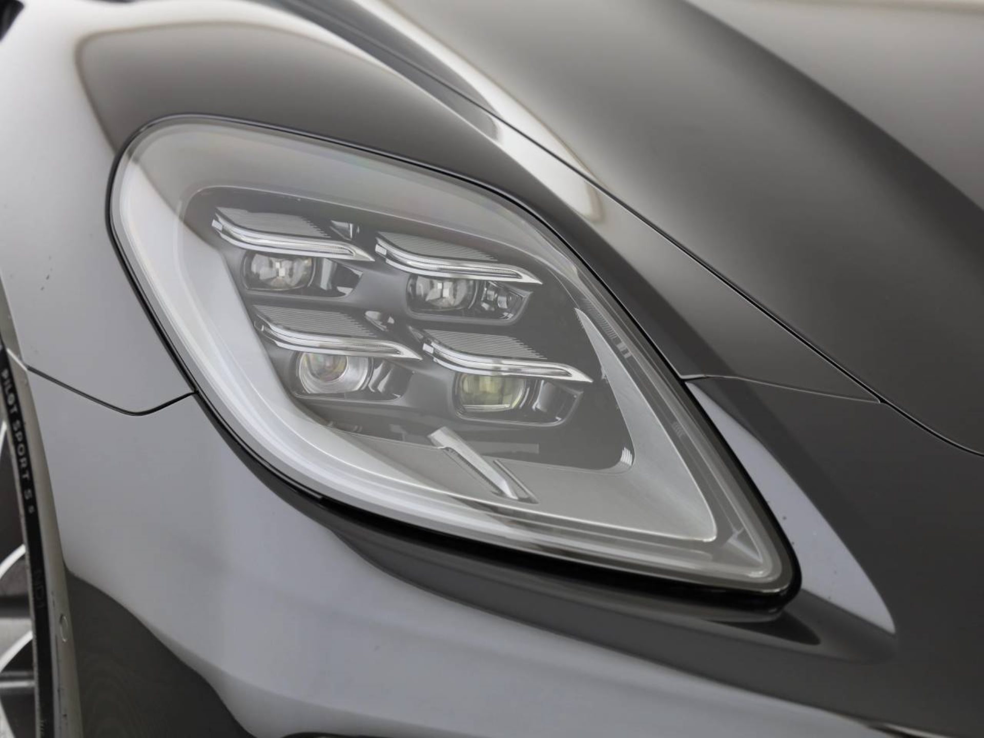 PORSCHE Panamera 4S E-Hybrid-image-7