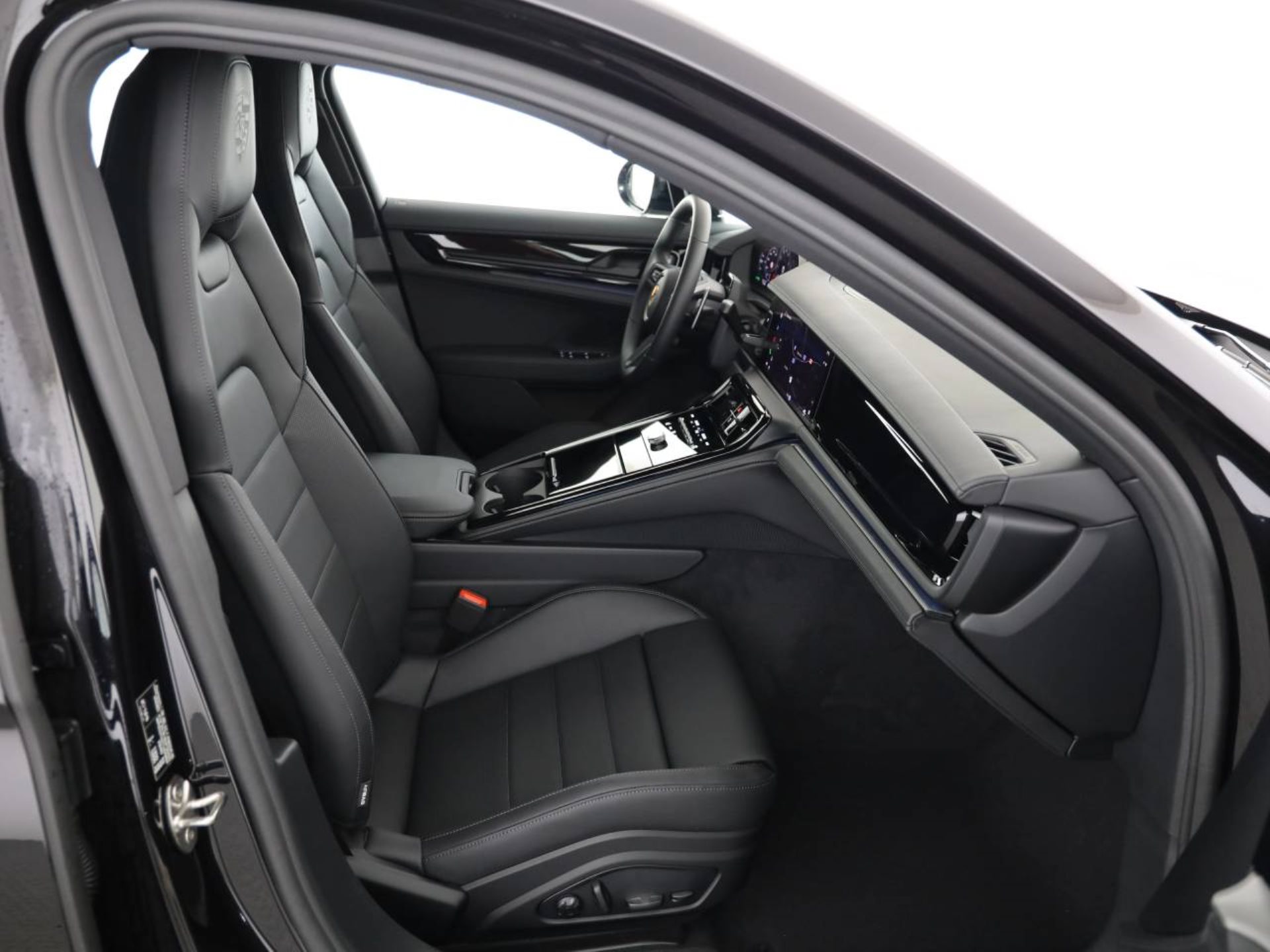 PORSCHE Panamera 4S E-Hybrid-image-15