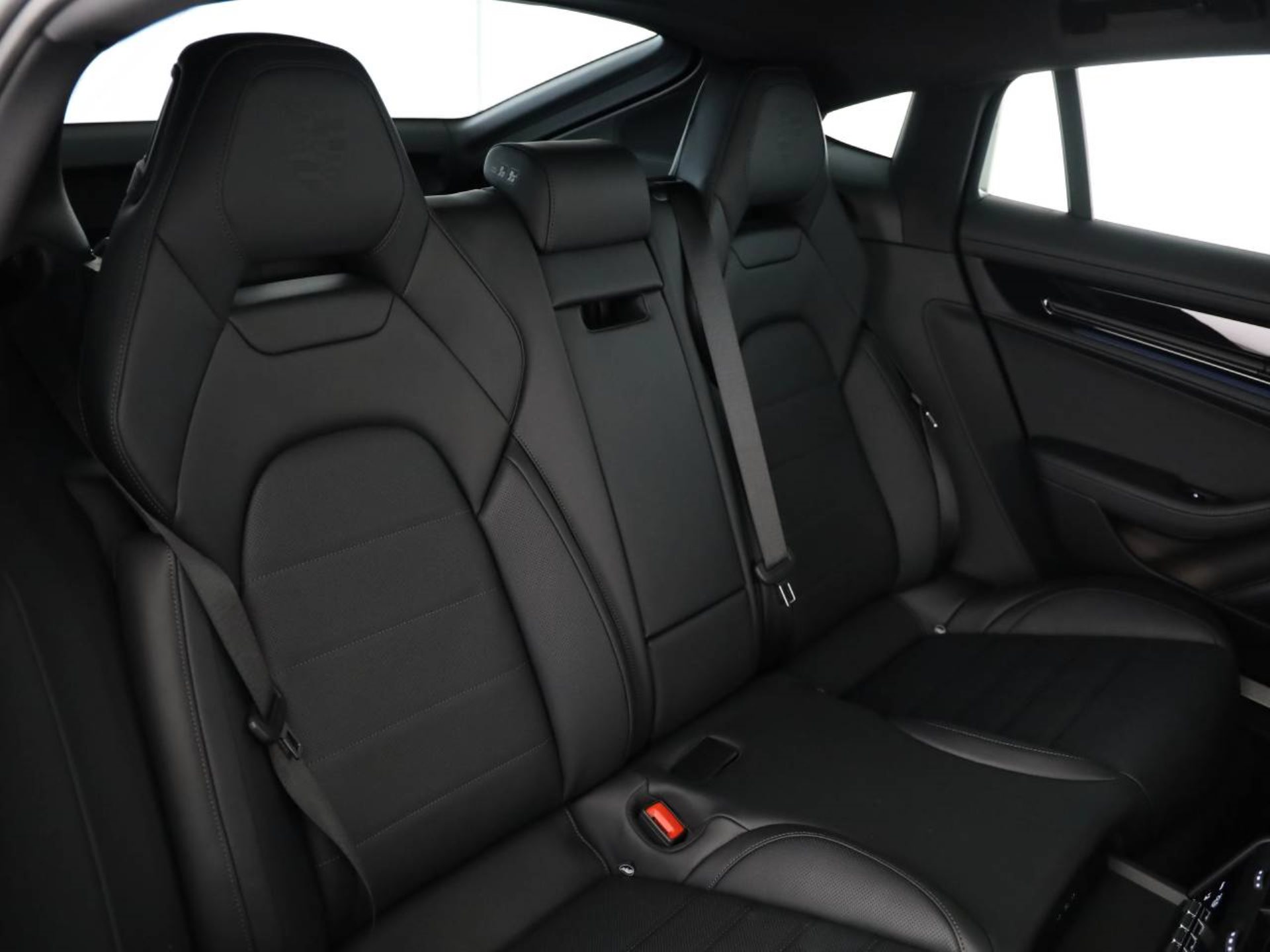 PORSCHE Panamera 4S E-Hybrid-image-18