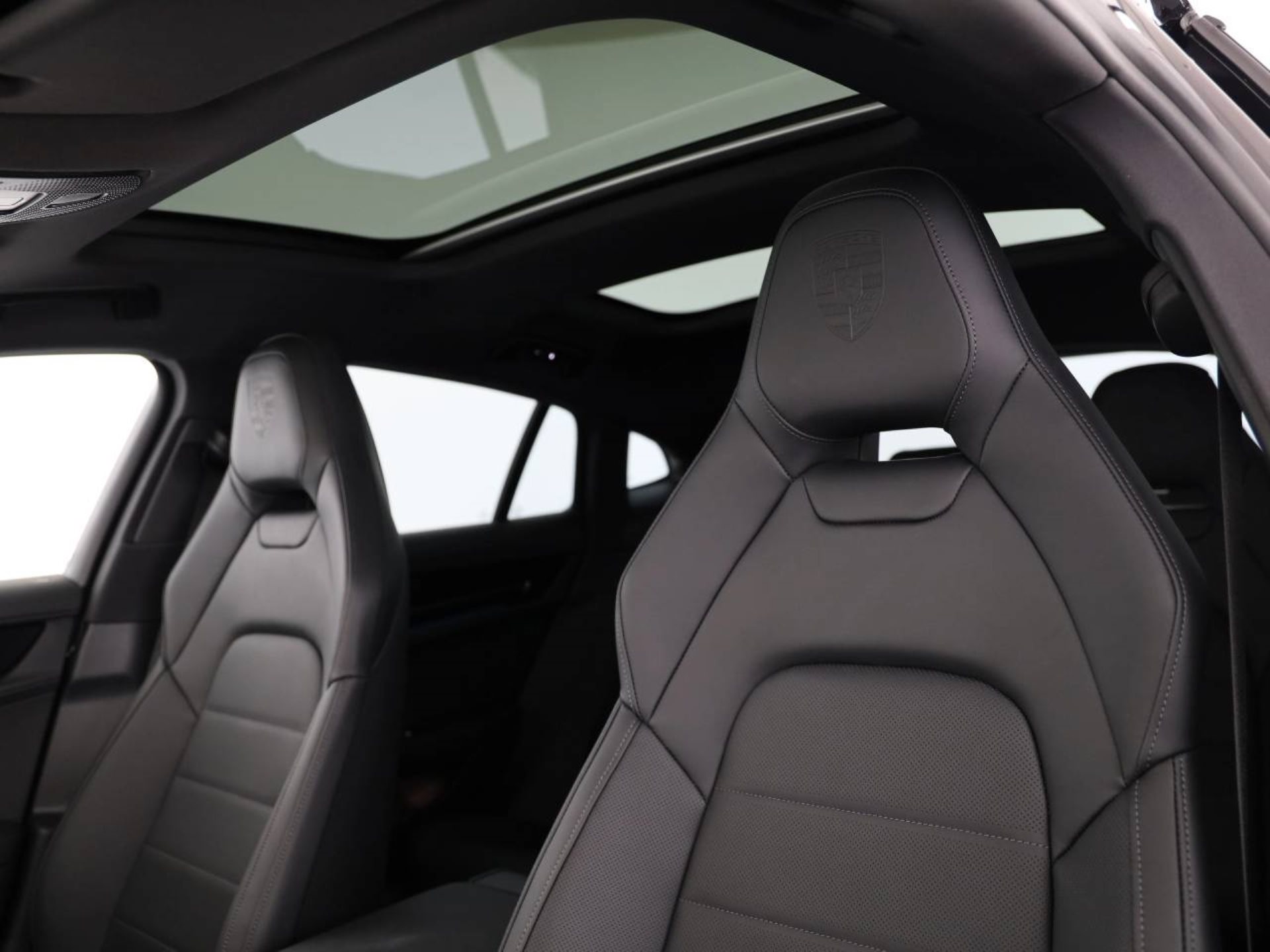 PORSCHE Panamera 4S E-Hybrid-image-16