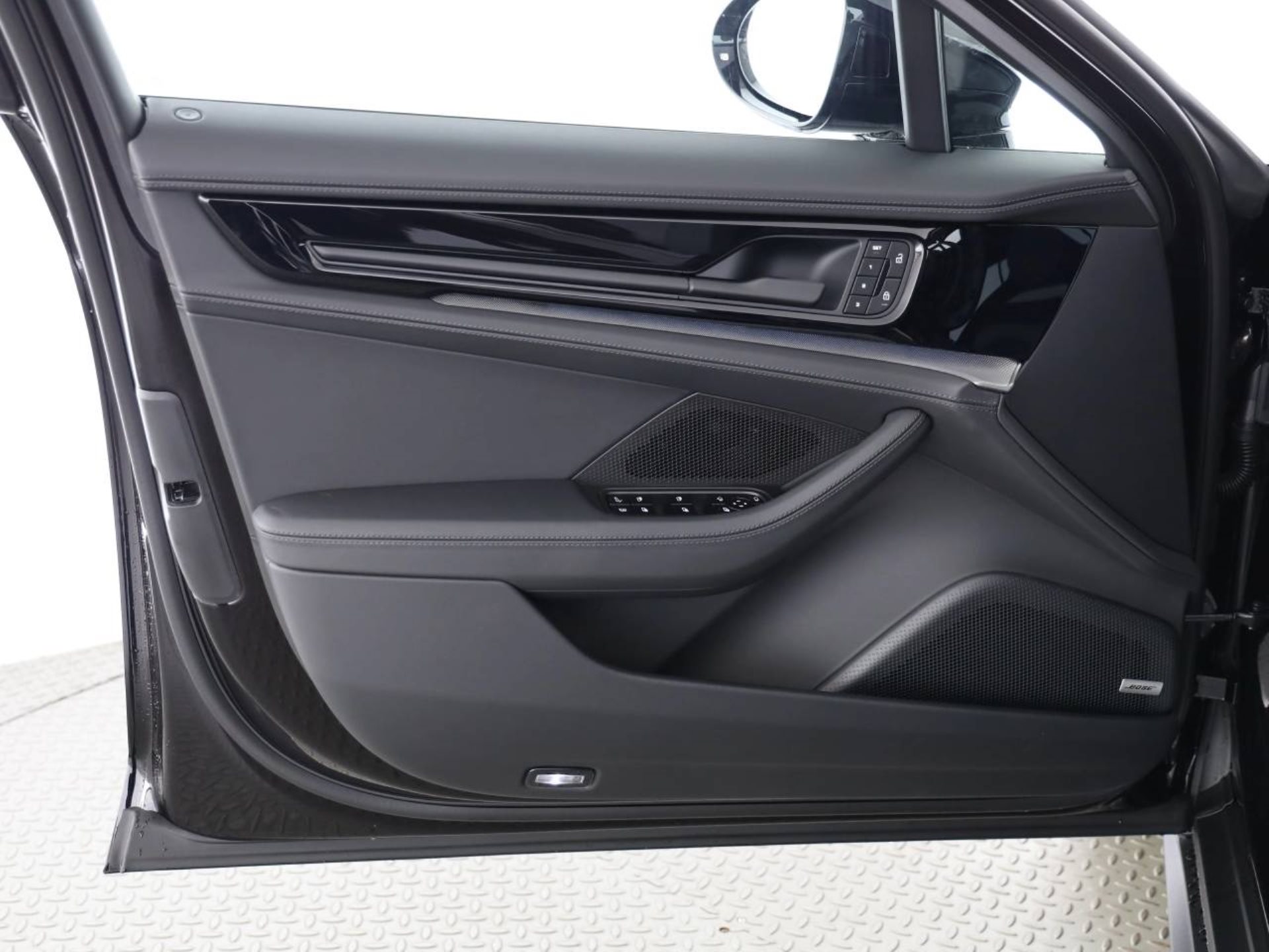 PORSCHE Panamera 4S E-Hybrid-image-17