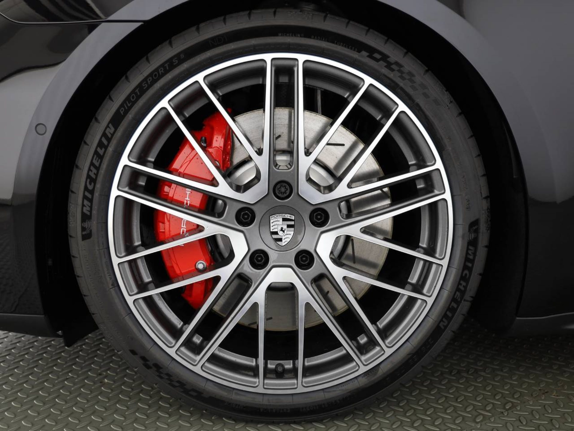 PORSCHE Panamera 4S E-Hybrid-image-8