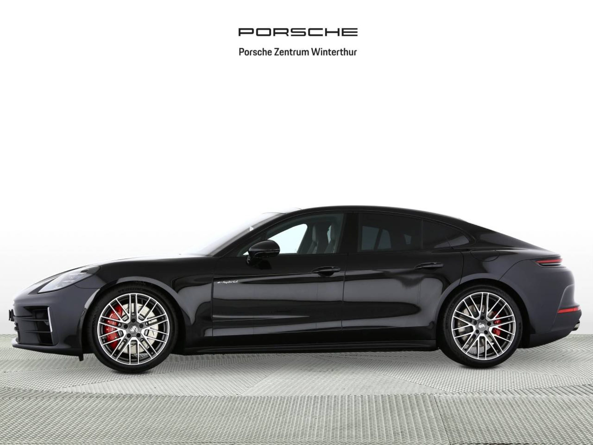 PORSCHE Panamera 4S E-Hybrid-showroom-element-1