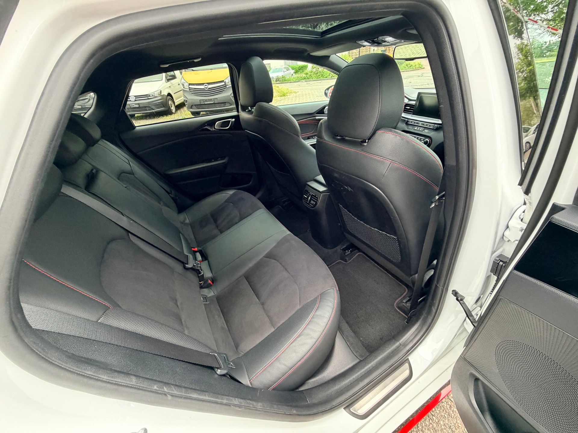 KIA ProCeed 1.6 T-GDi GT DCT-image-11