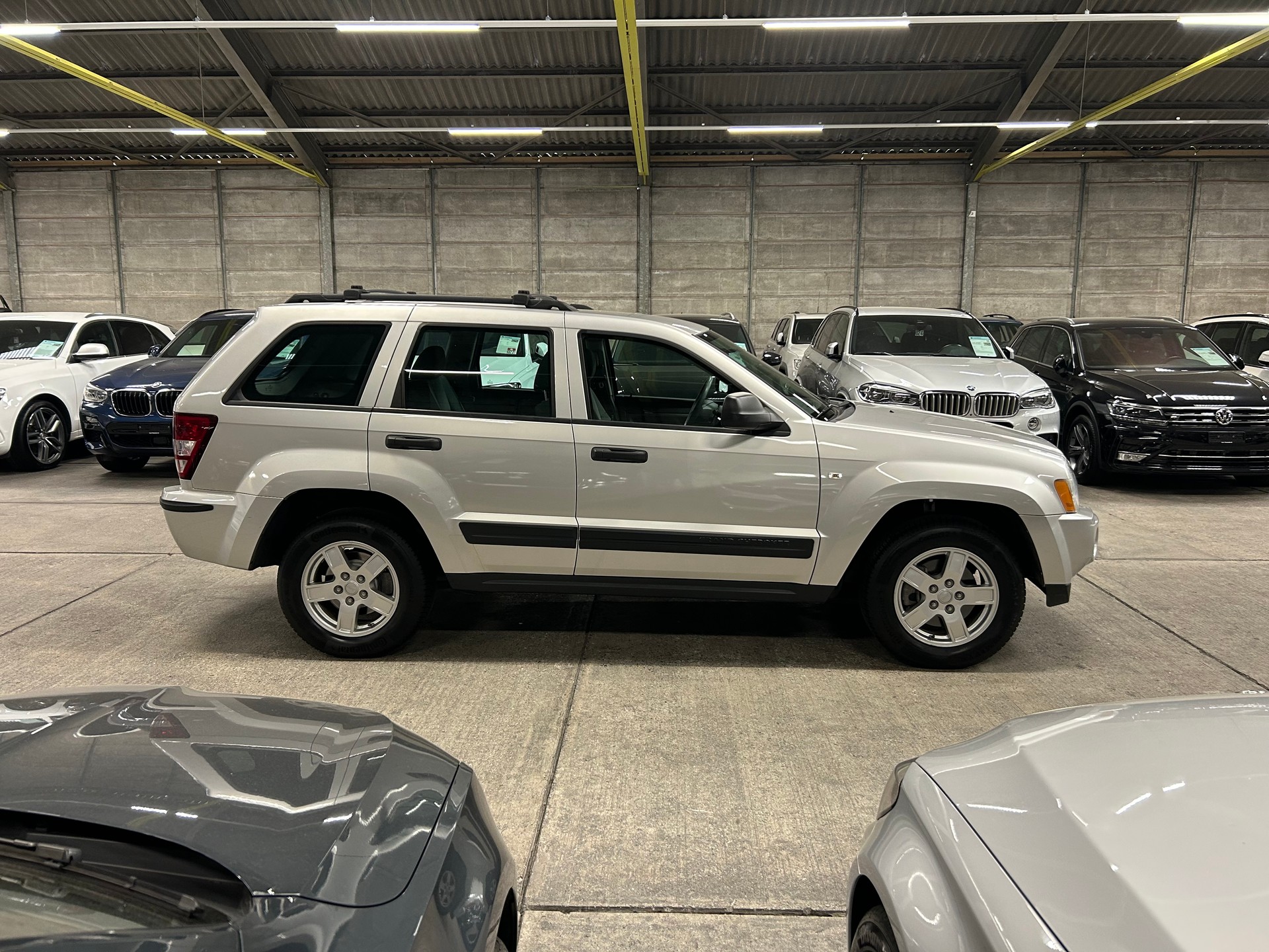 JEEP Grand Cherokee 4.7 V8 Laredo Automatic-image-2