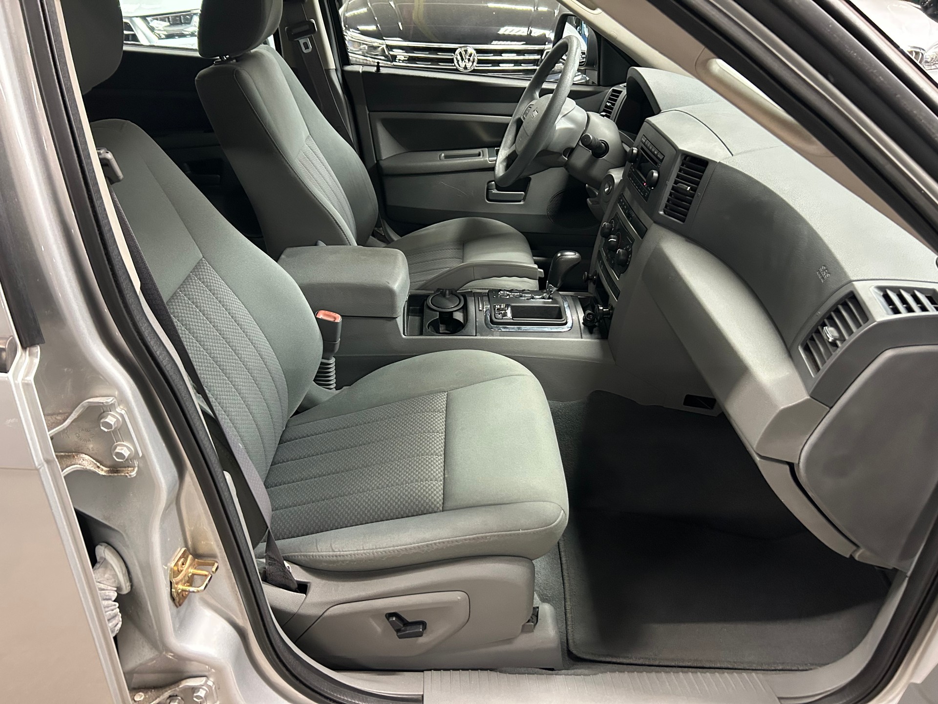 JEEP Grand Cherokee 4.7 V8 Laredo Automatic-image-11