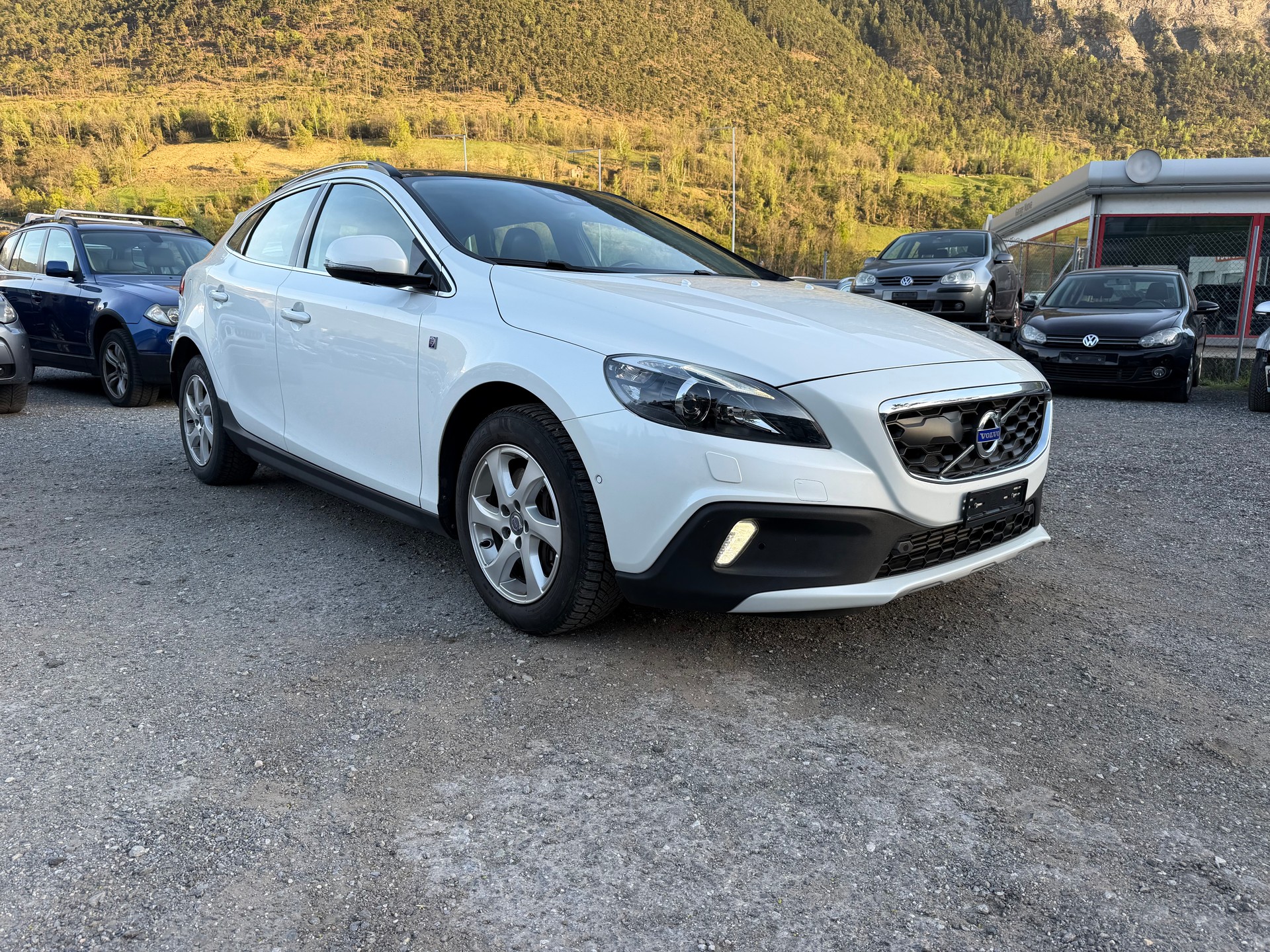 VOLVO V40 Cross Country D4 Summum Geartronic-showroom-element-3