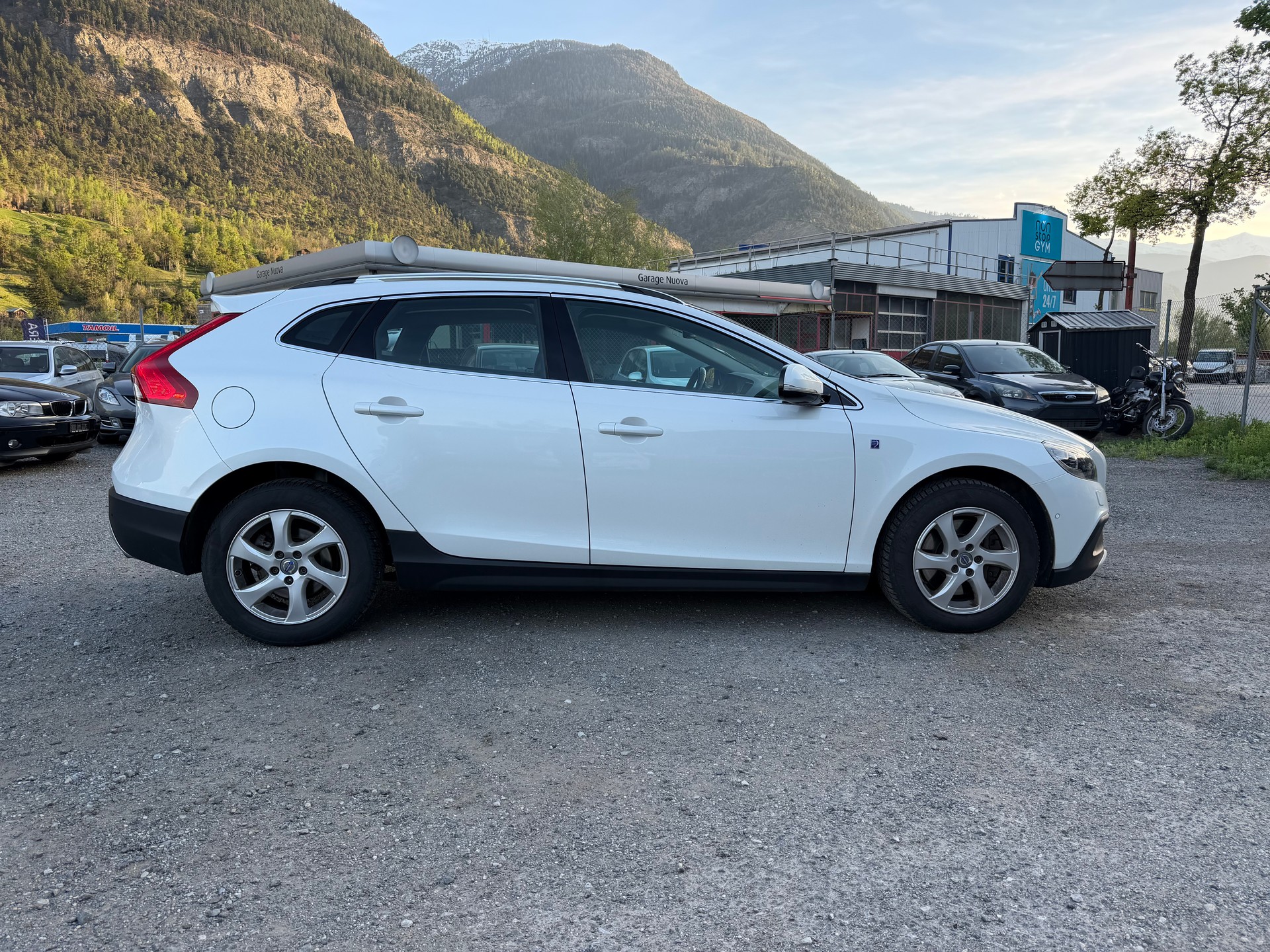 VOLVO V40 Cross Country D4 Summum Geartronic-image-4