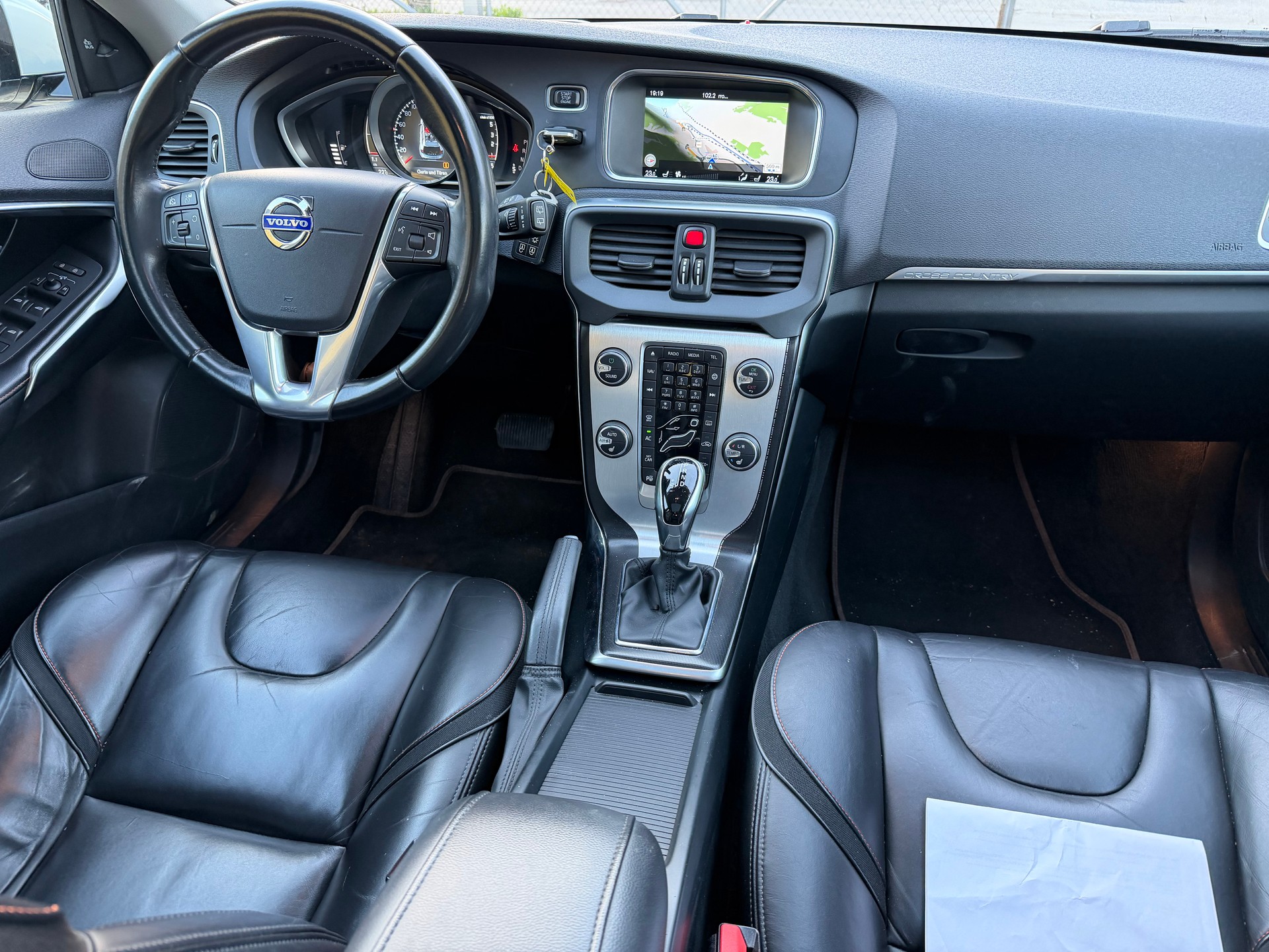 VOLVO V40 Cross Country D4 Summum Geartronic-image-6