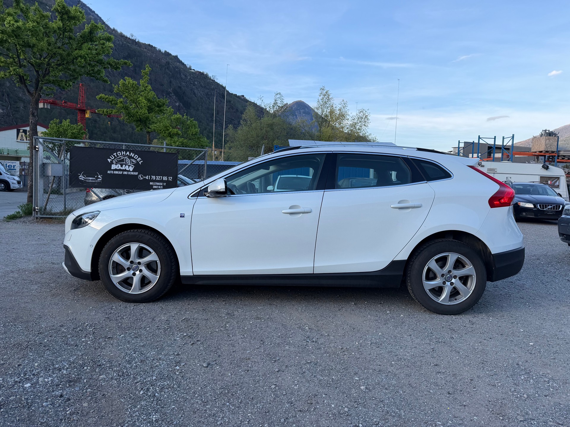 VOLVO V40 Cross Country D4 Summum Geartronic-showroom-element-1