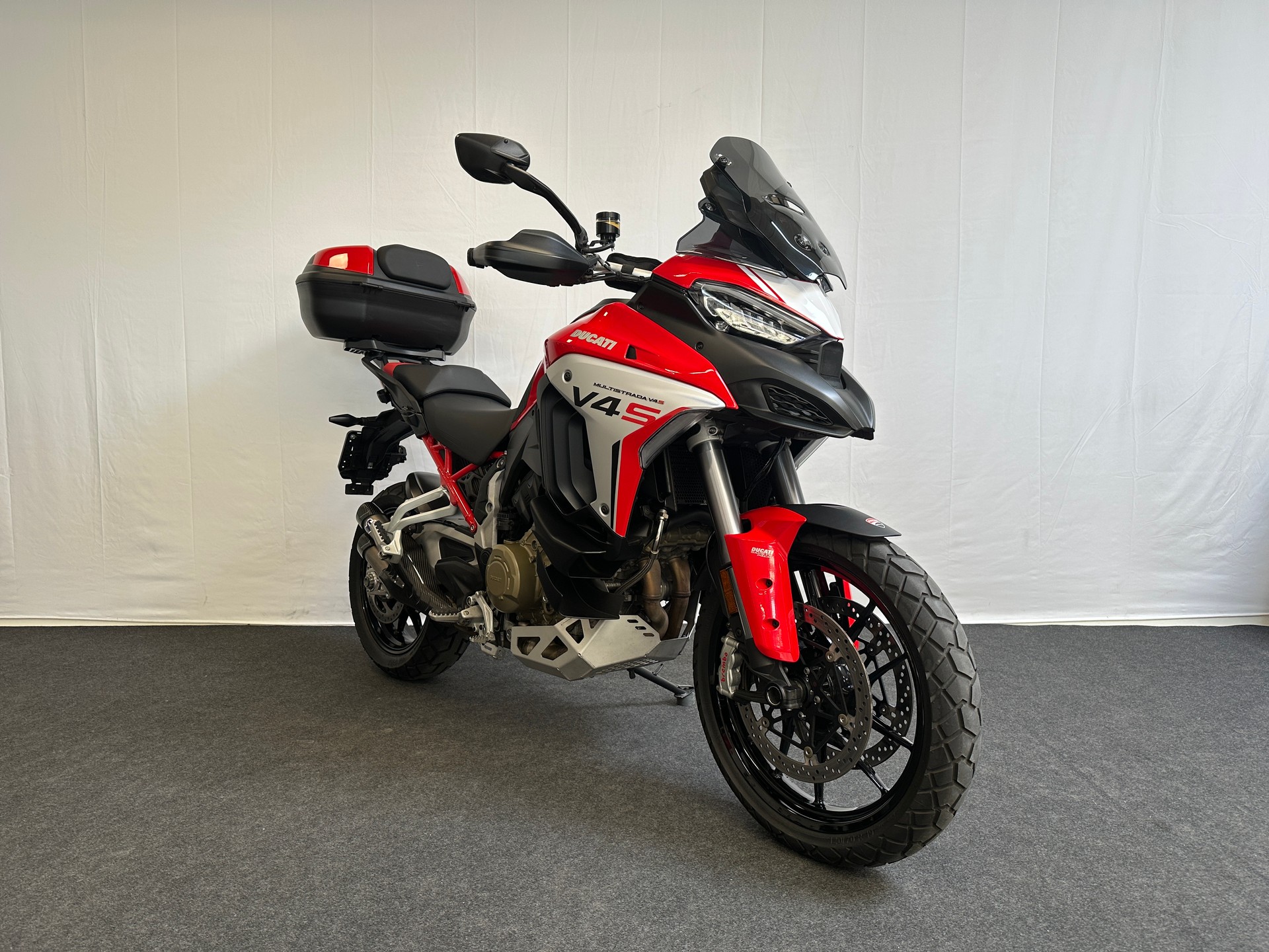 DUCATI Multistrada V4 S Travel & Radar-showroom-element-3