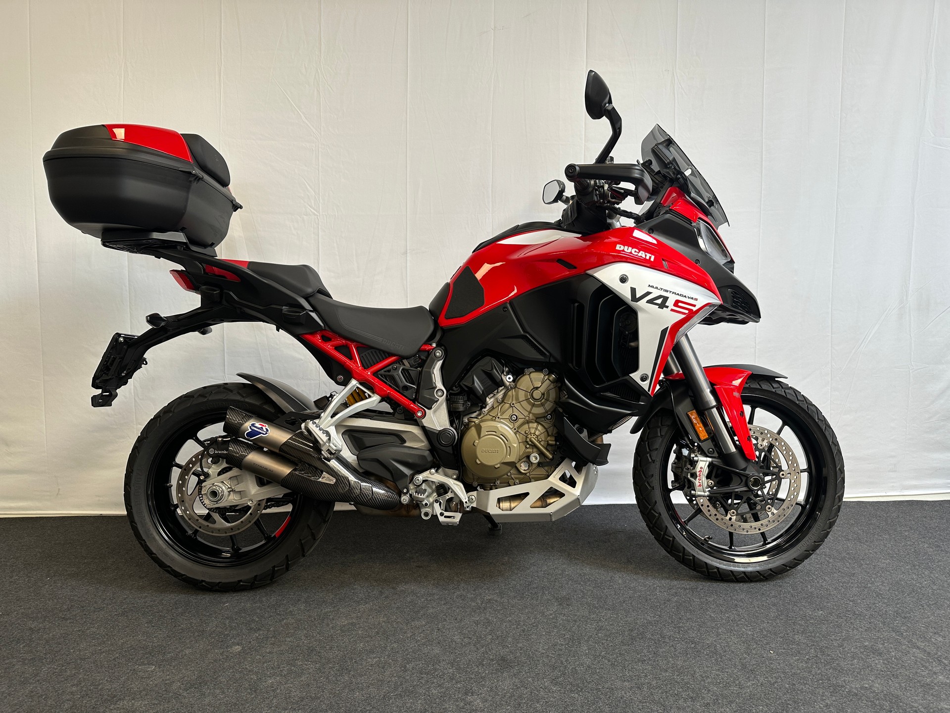 DUCATI Multistrada V4 S Travel & Radar-showroom-element-1