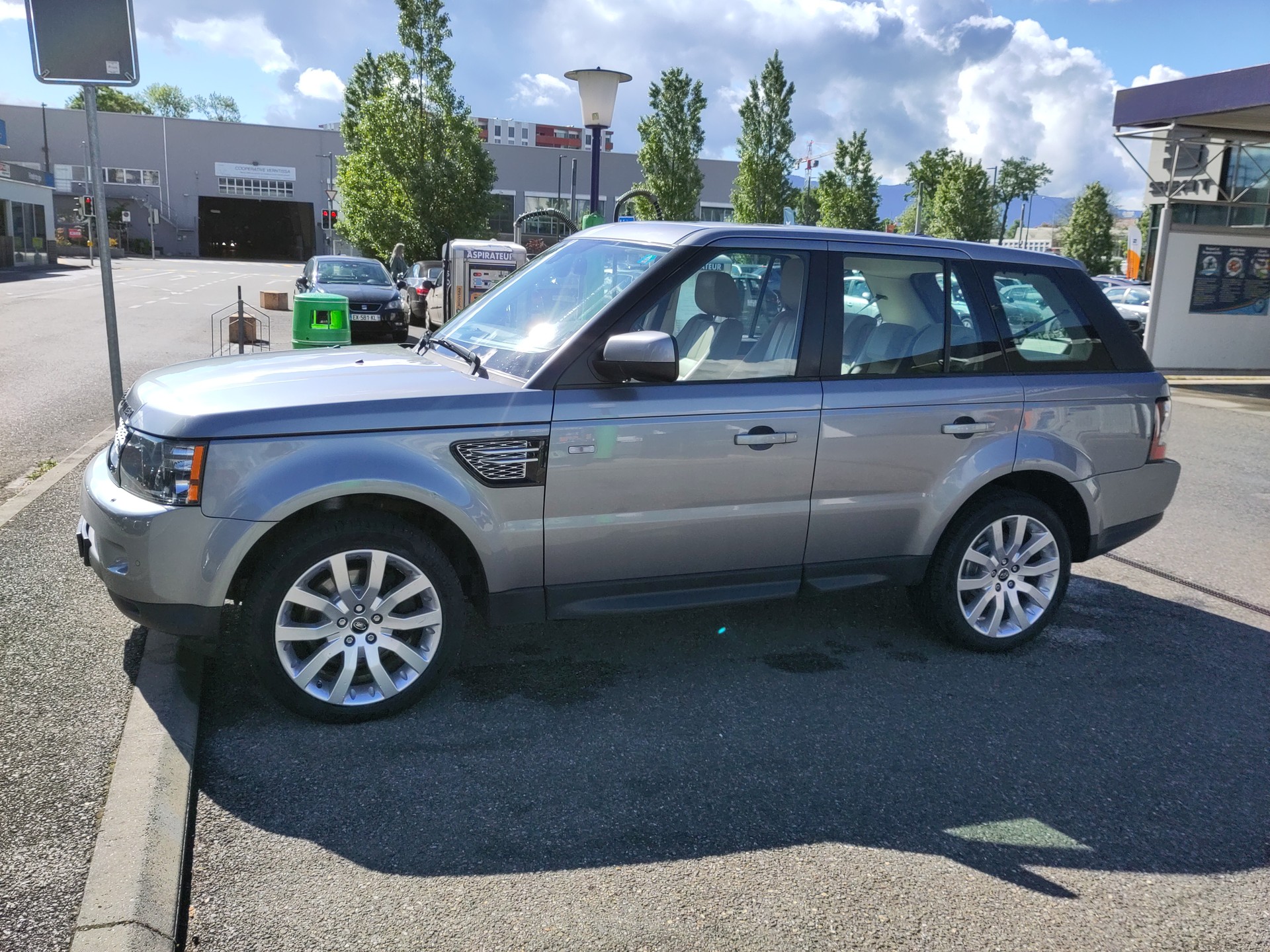 LAND ROVER Range Rover Sport 3.0 TDV6 HSE Automatic-image-1