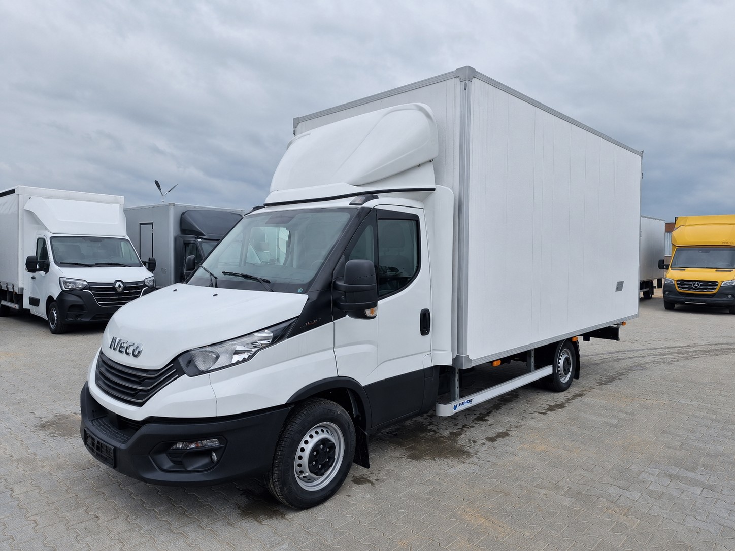 IVECO 35 S 18H 2.4m Hoch