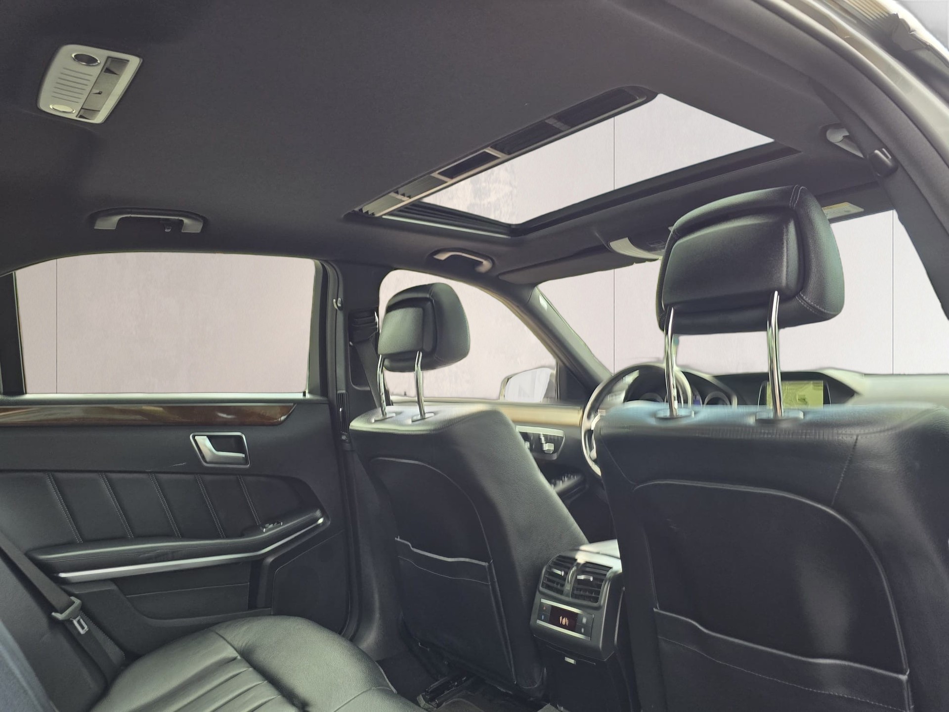 MERCEDES-BENZ E 400 4Matic 7G-Tronic-image-18
