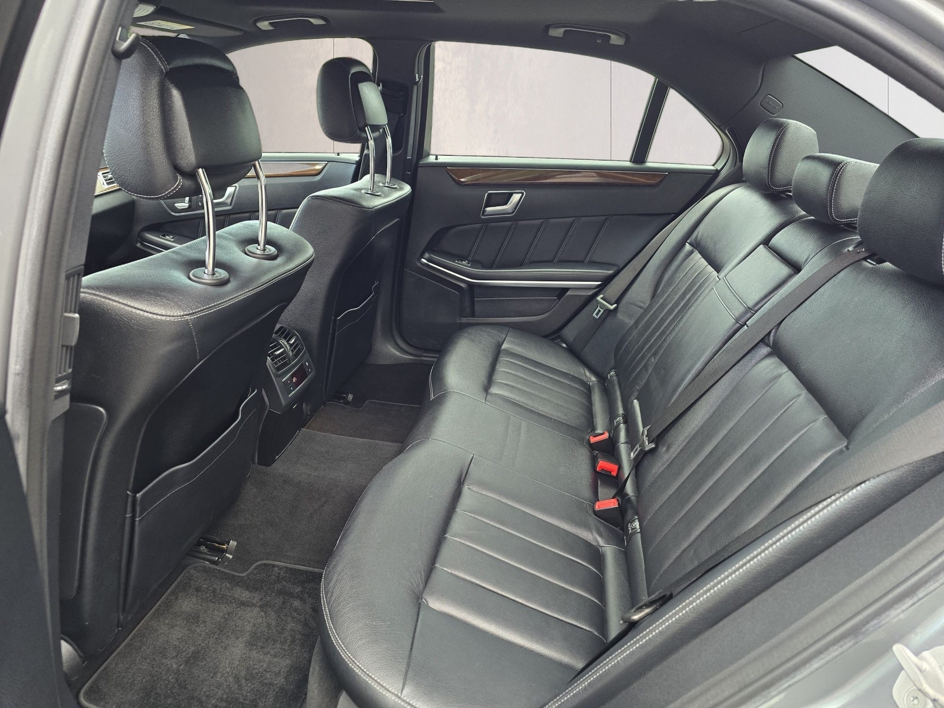 MERCEDES-BENZ E 400 4Matic 7G-Tronic-image-21