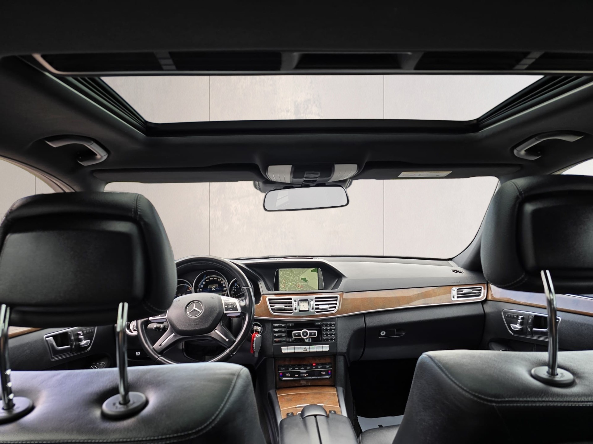 MERCEDES-BENZ E 400 4Matic 7G-Tronic-image-17