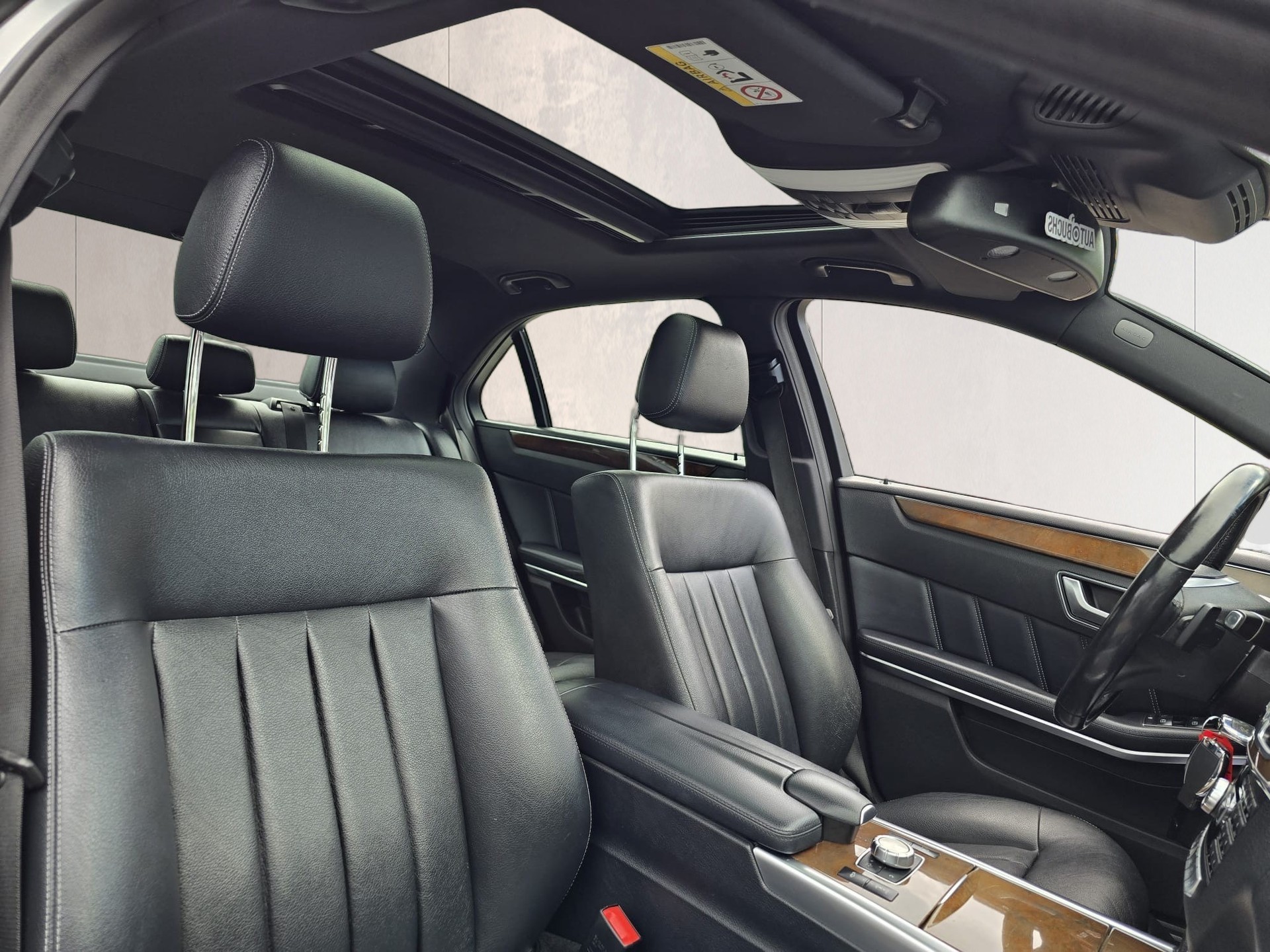 MERCEDES-BENZ E 400 4Matic 7G-Tronic-image-19