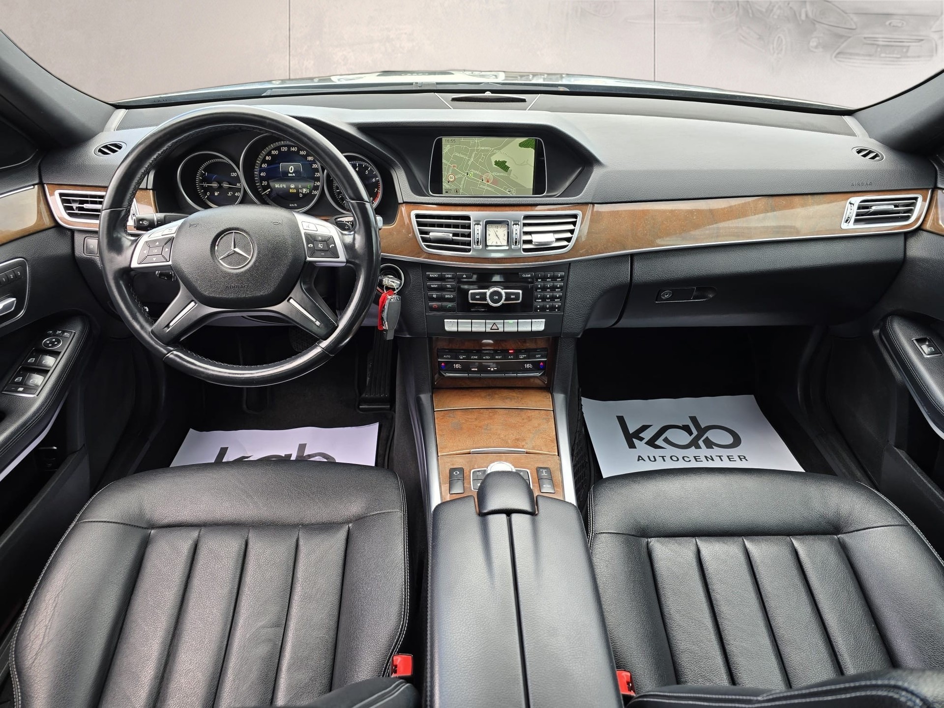 MERCEDES-BENZ E 400 4Matic 7G-Tronic-image-14