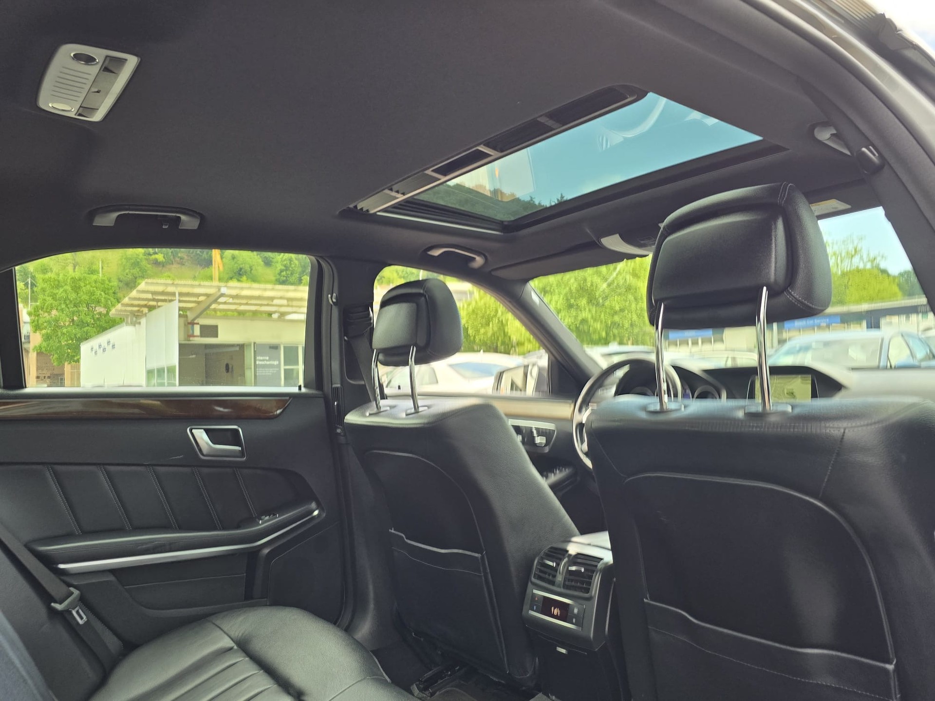 MERCEDES-BENZ E 400 4Matic 7G-Tronic-image-18