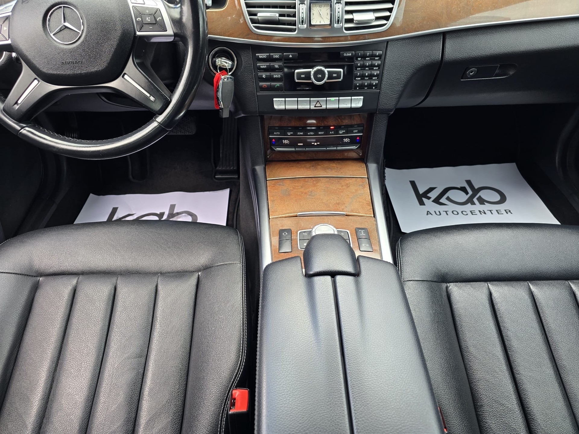 MERCEDES-BENZ E 400 4Matic 7G-Tronic-image-13