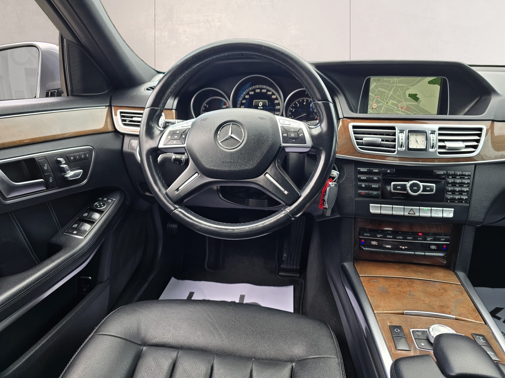 MERCEDES-BENZ E 400 4Matic 7G-Tronic-image-15