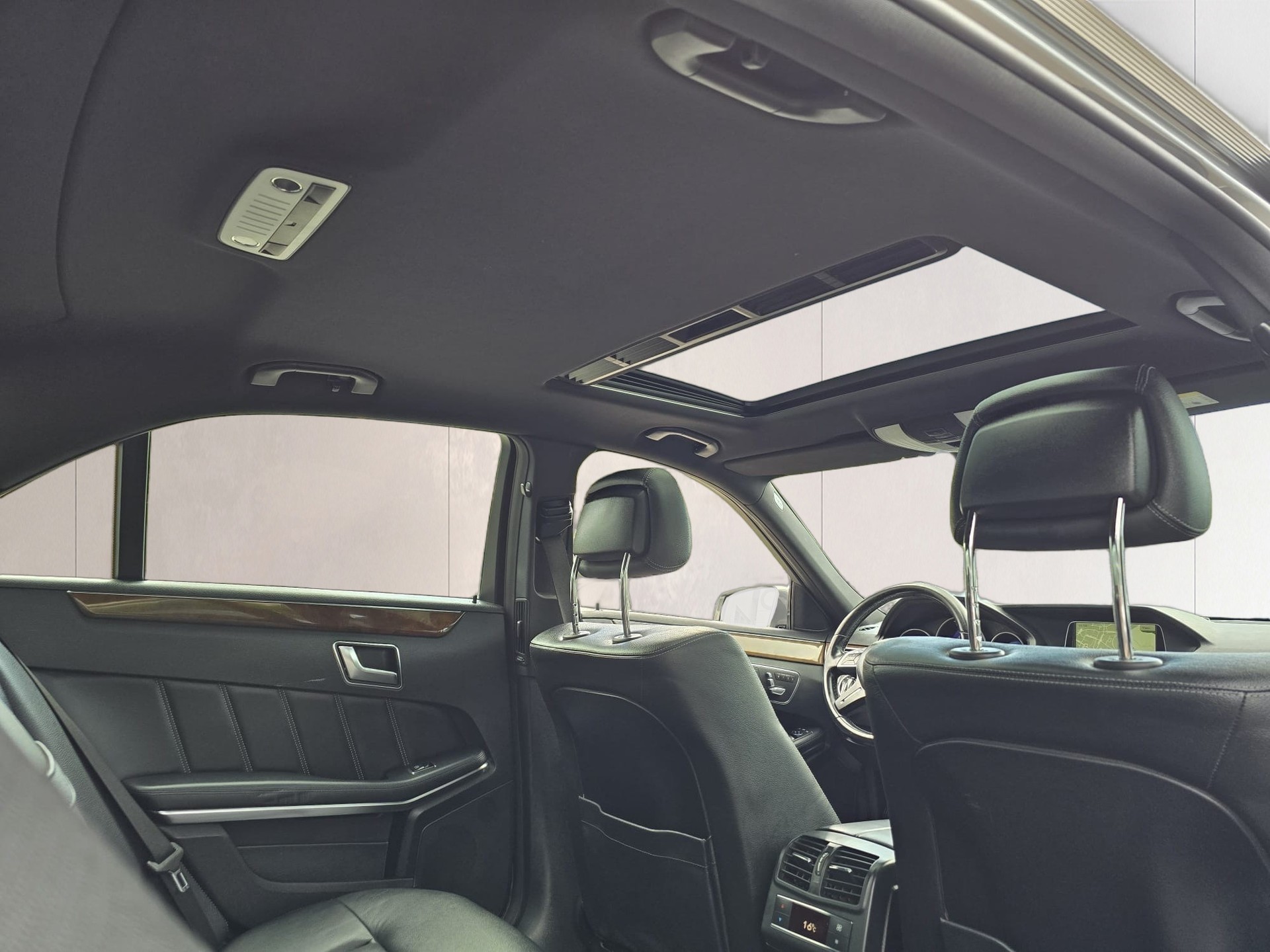 MERCEDES-BENZ E 400 4Matic 7G-Tronic-image-23