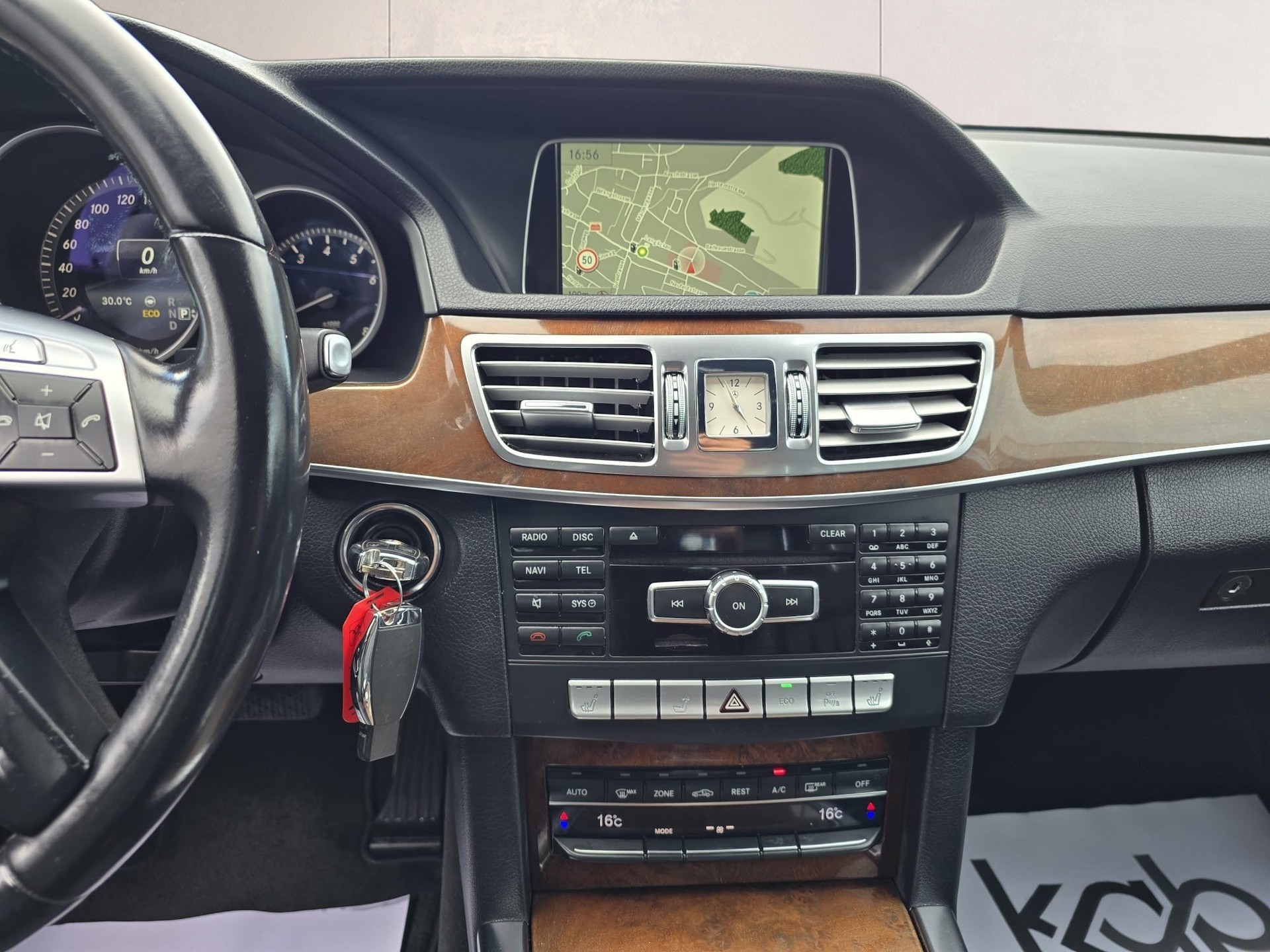MERCEDES-BENZ E 400 4Matic 7G-Tronic-image-16