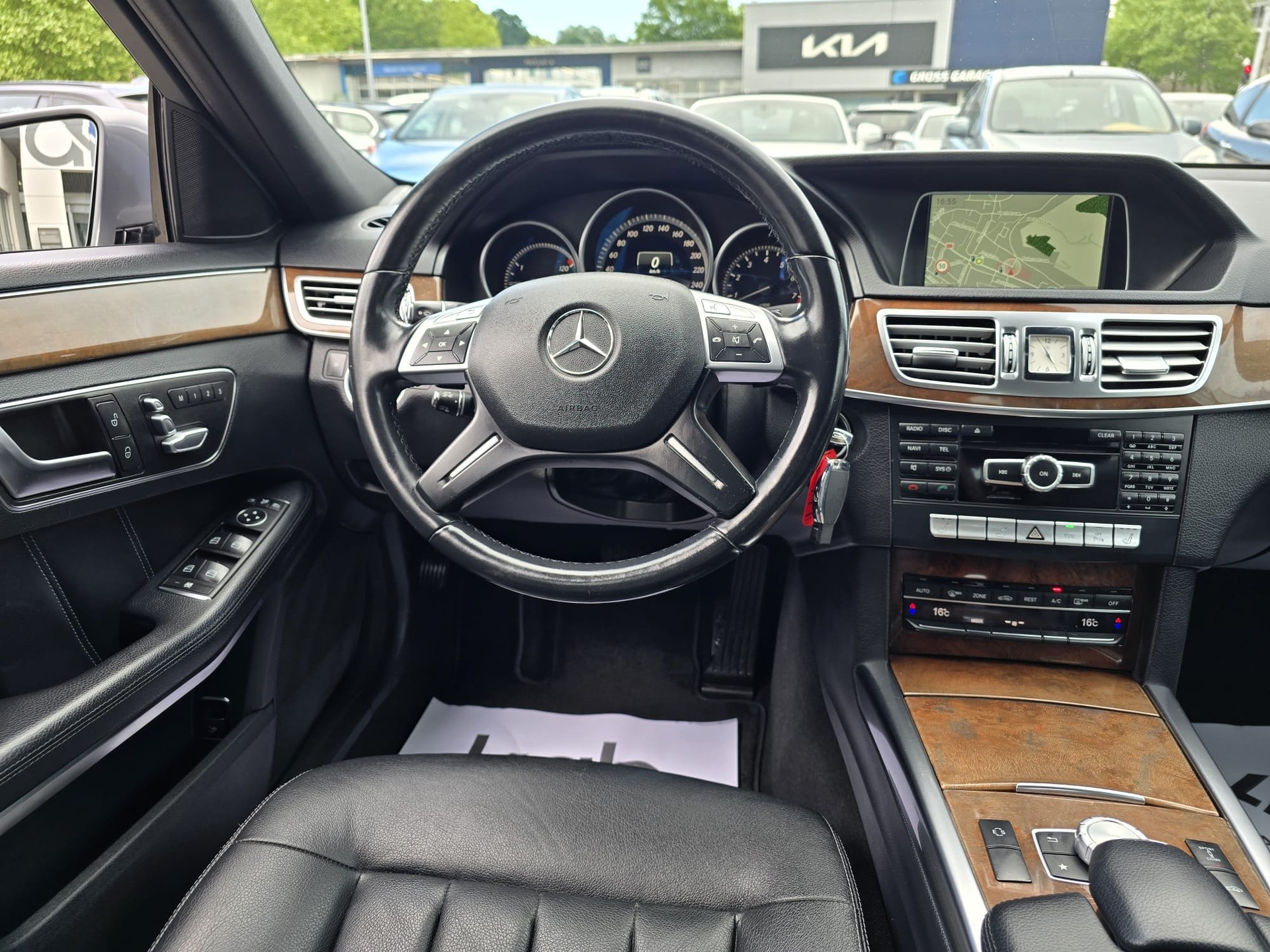 MERCEDES-BENZ E 400 4Matic 7G-Tronic-image-15