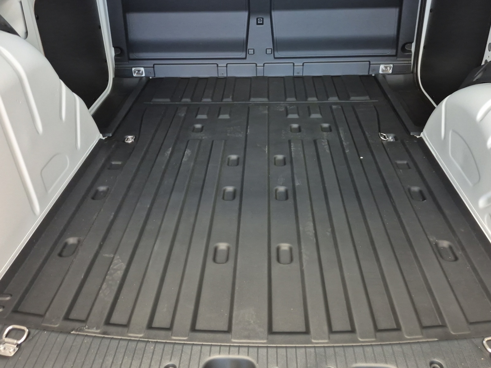 VW Caddy Cargo 2.0TDI 4Motion-image-13