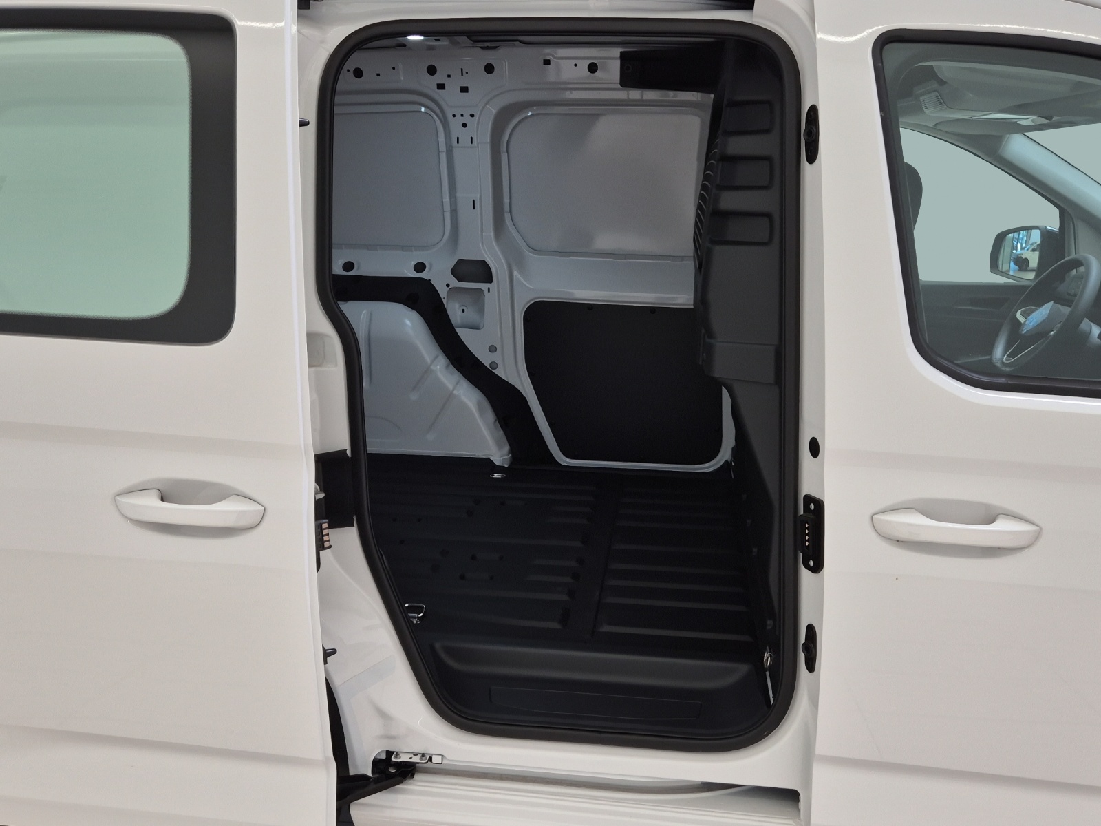 VW Caddy Cargo 2.0TDI 4Motion-image-11