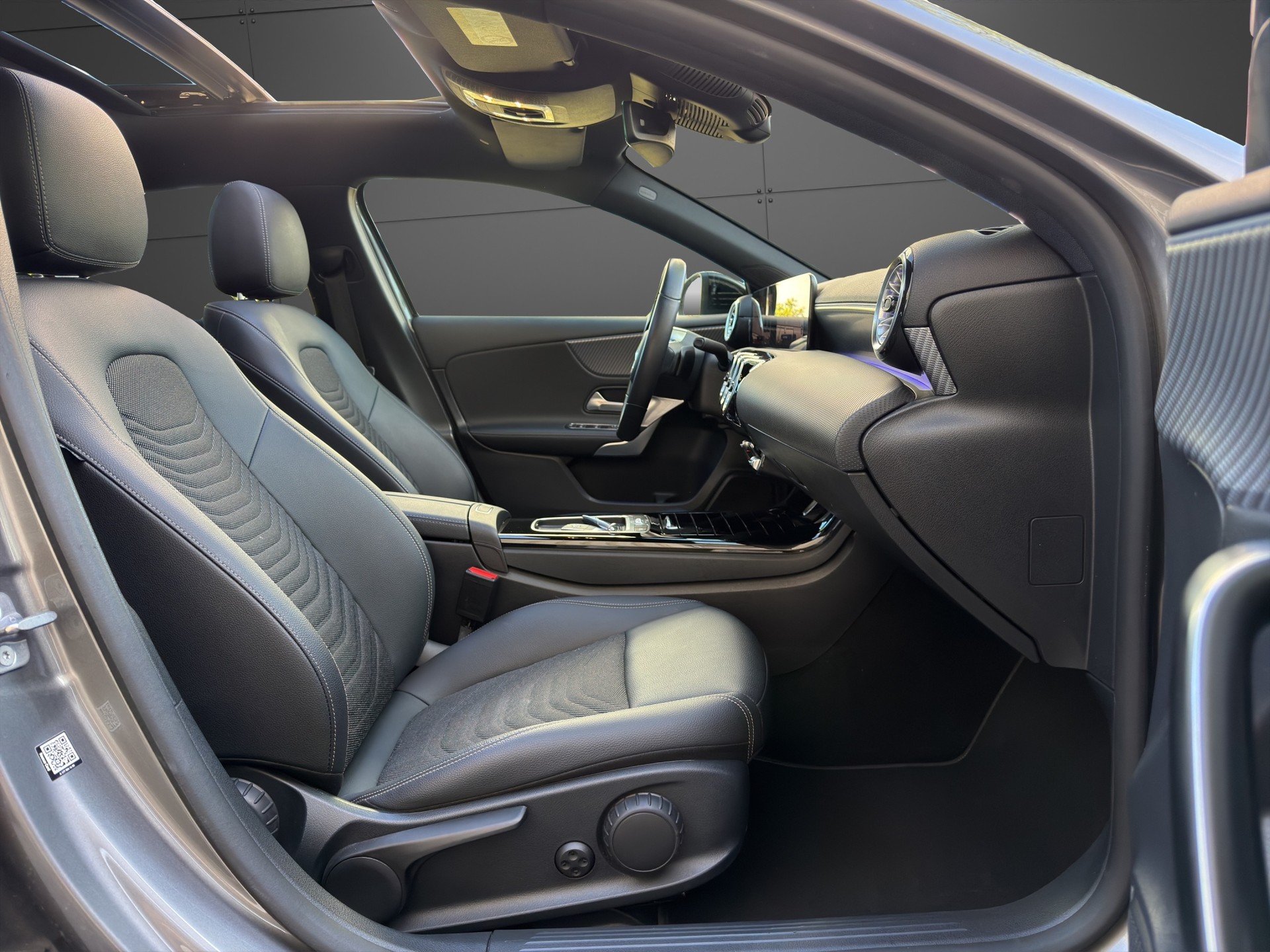 MERCEDES-BENZ A 180 d Progressive 8G-DCT Facelift Panorama Dach-image-15