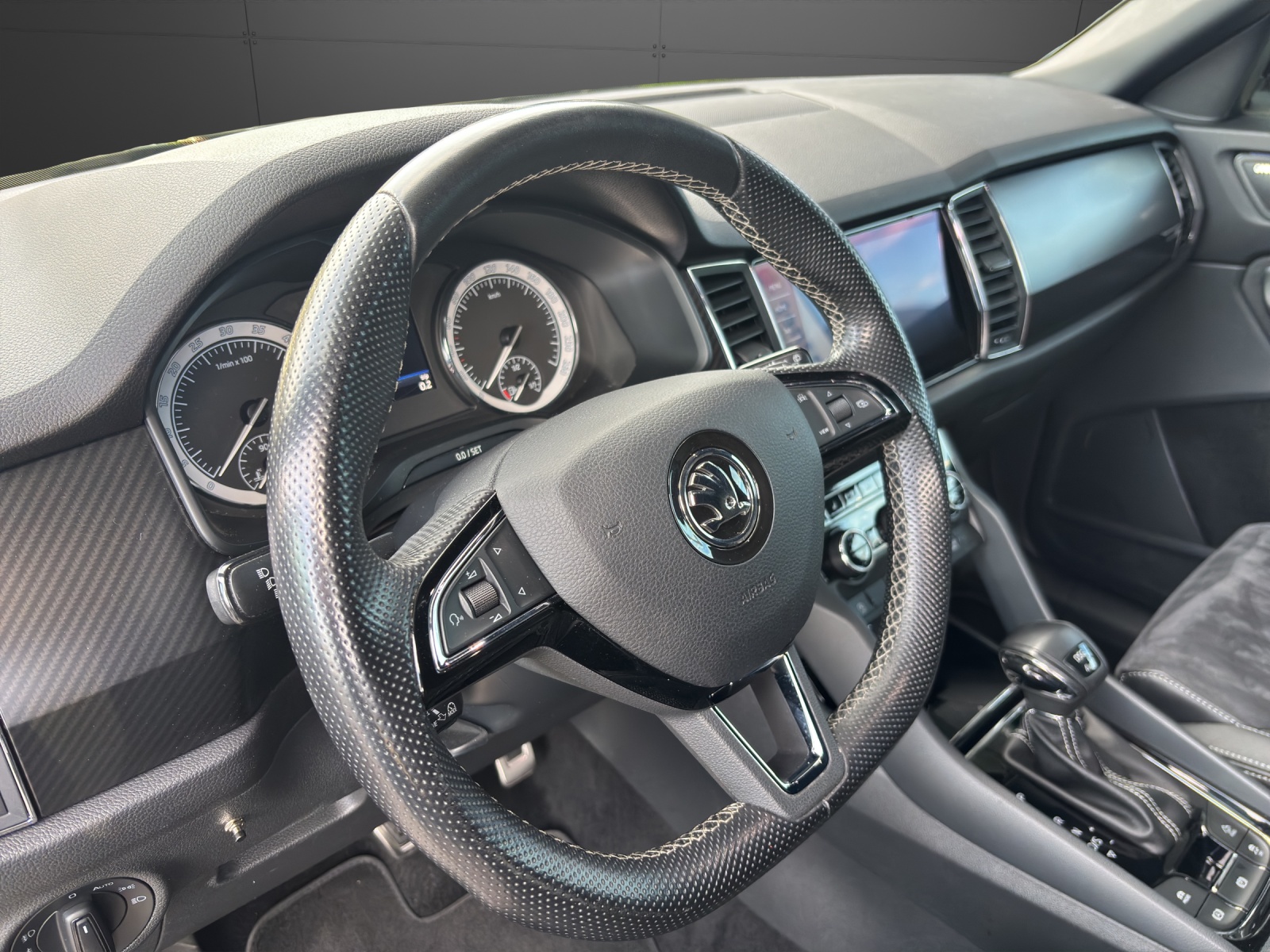 SKODA Kodiaq 2.0 TDI CR Sport Line 4x4 DSG-image-4
