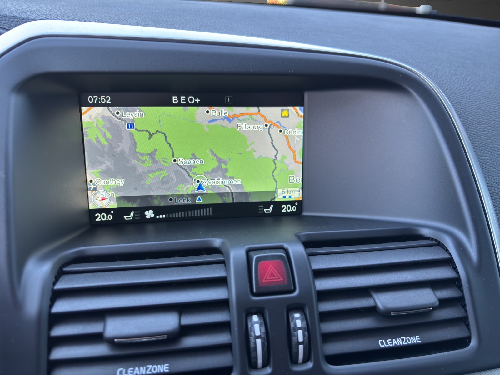 VOLVO XC60 T5 AWD Momentum Geartronic-image-7