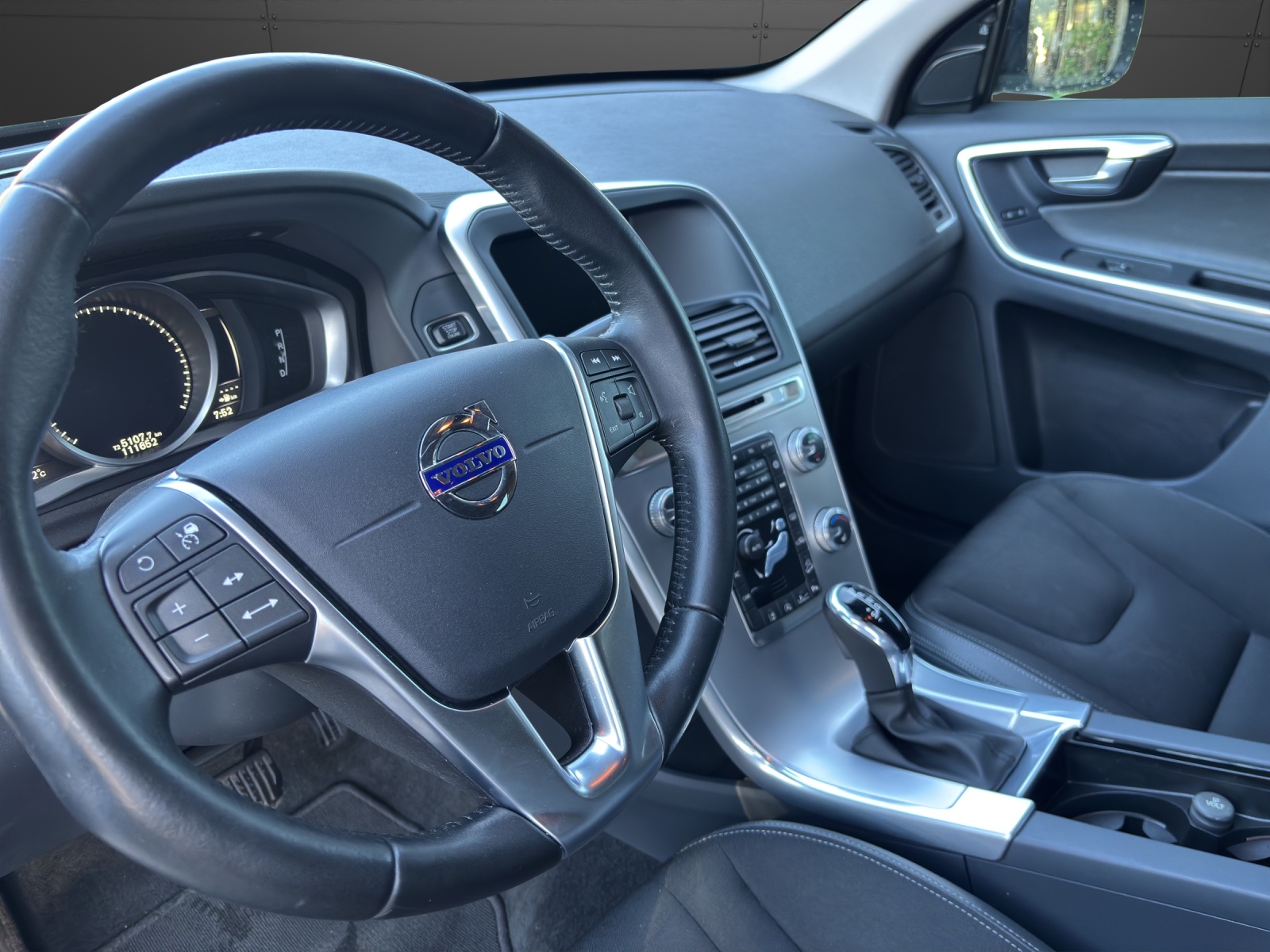 VOLVO XC60 T5 AWD Momentum Geartronic-image-6