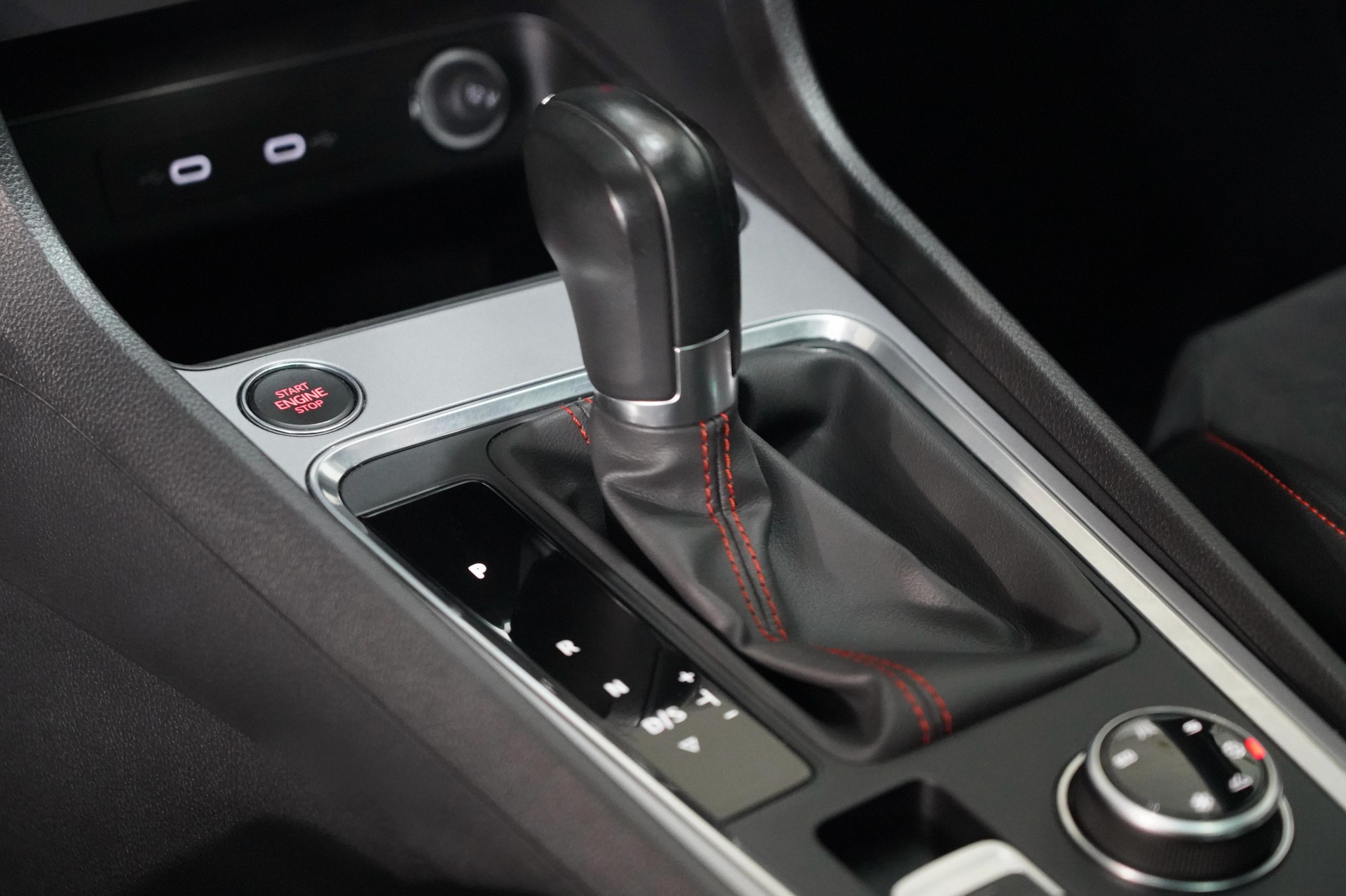 SEAT Ateca 2.0 TSI FR 4Drive DSG-image-15