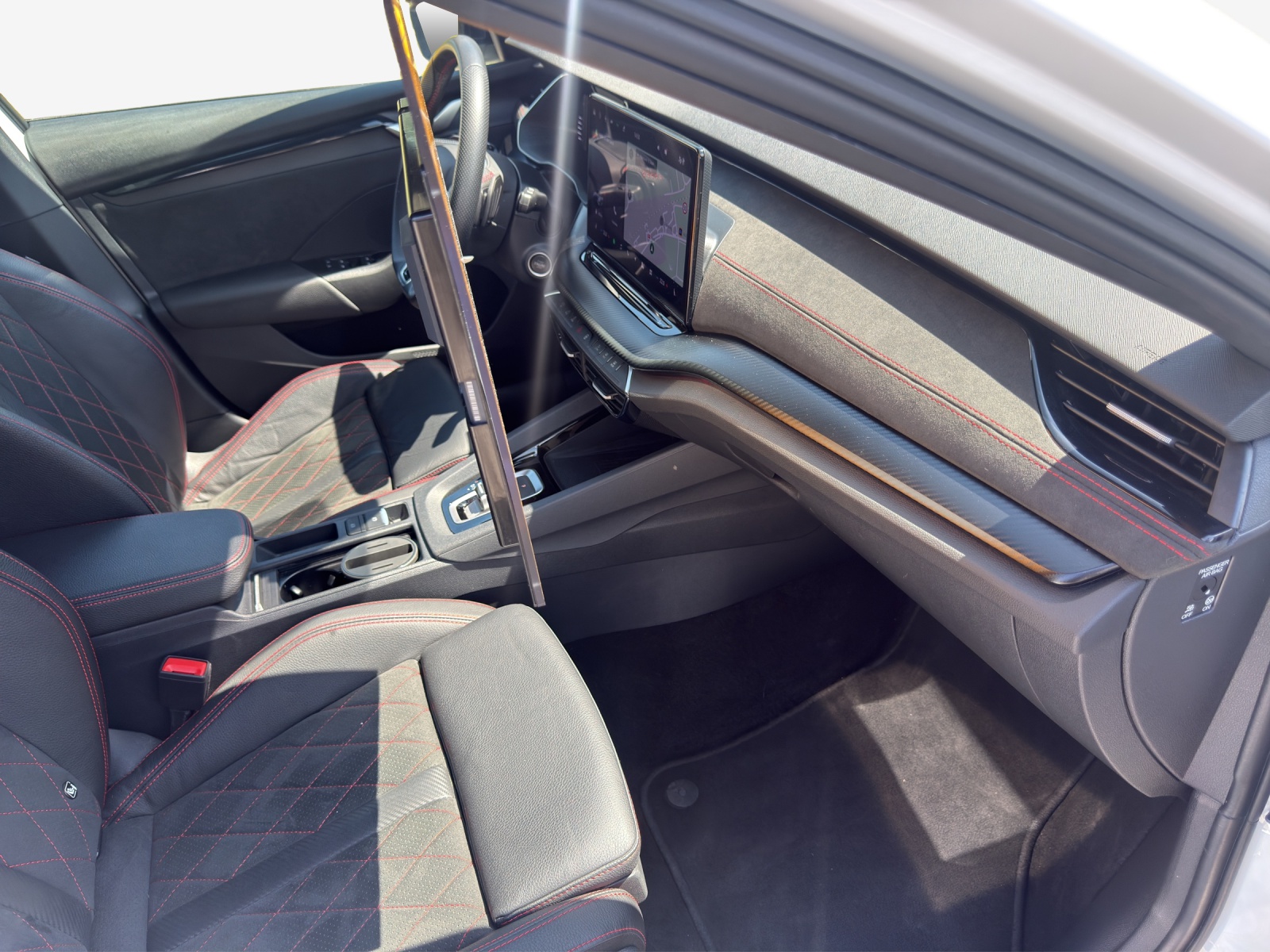SKODA Octavia Combi 2.0 TSI DSG RS-image-15